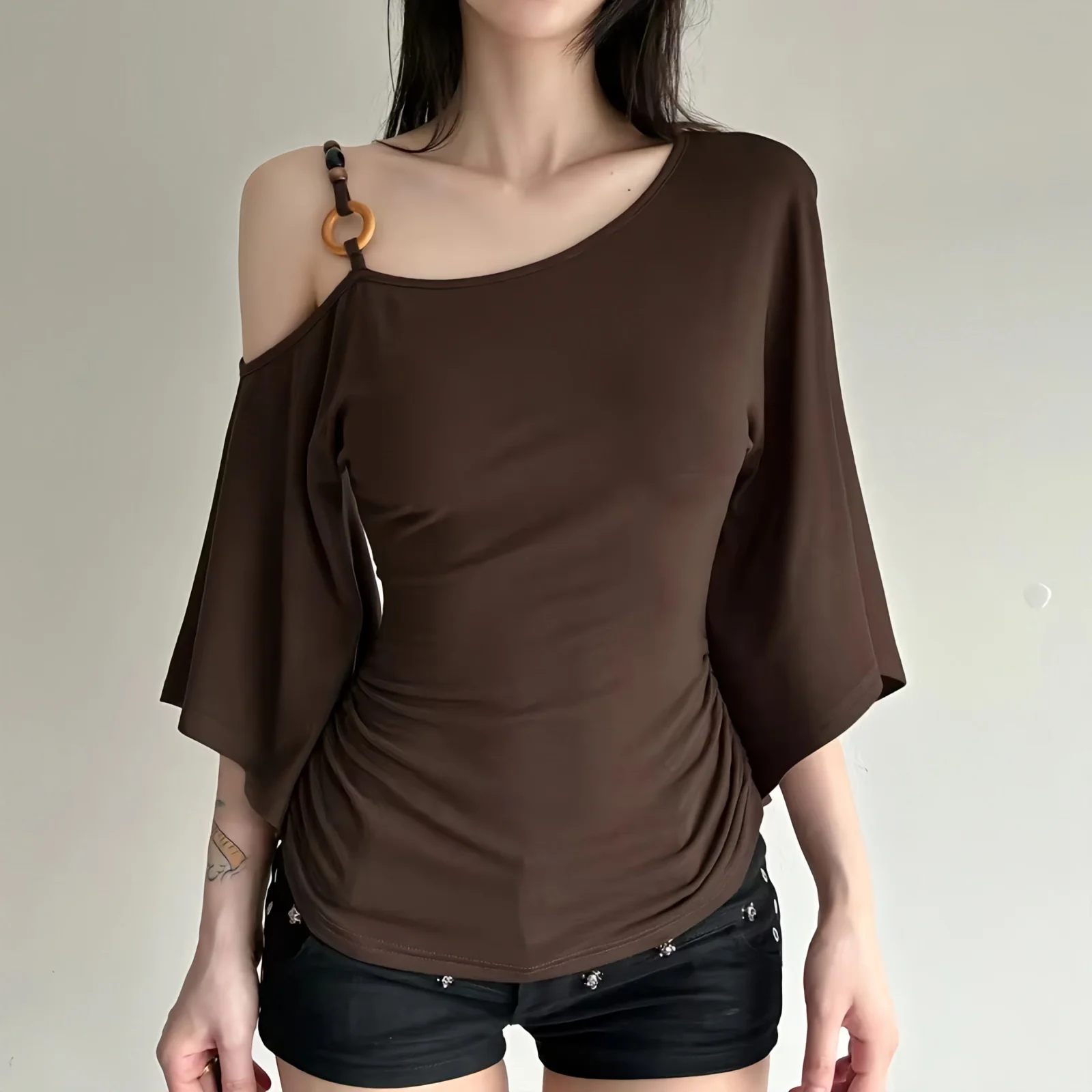 Damen Y2K Holzring One-Shoulder-Top mit ausgestellten Ärmeln, geraffter Taille, schmaler Passform, Vintage Boho Bluse – Detail 1