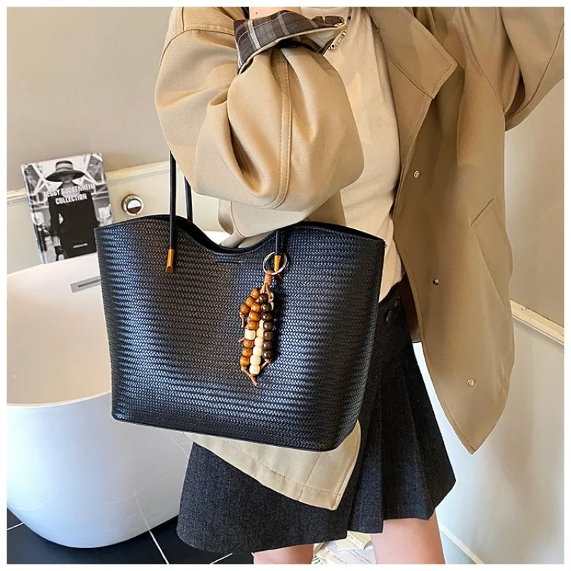 

High-End Women's Crossbody-Bag Crafted From Fine Leather Boasting Paris Vintage Spacious Soft Daily Modern Look​