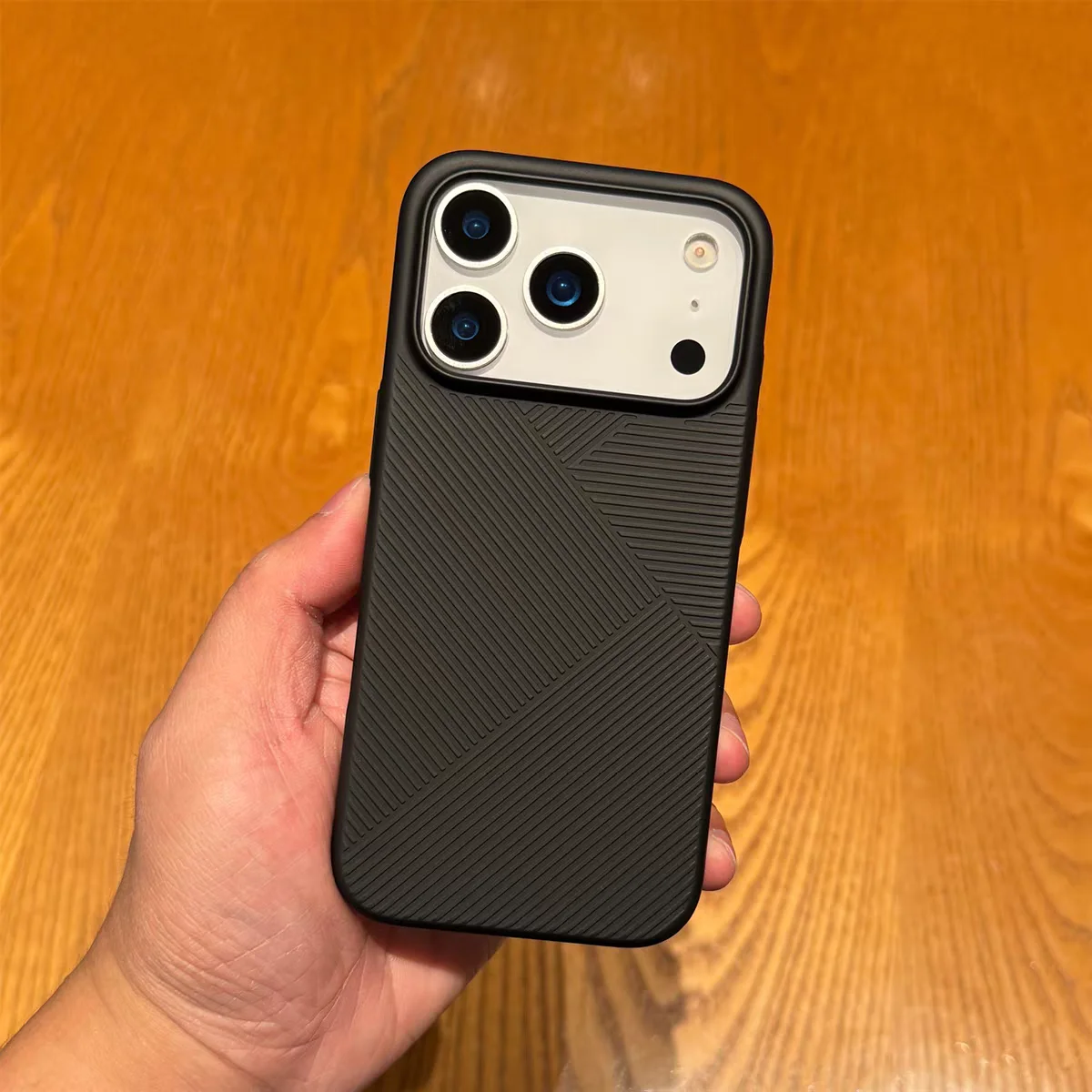 Luxuriöse matte, ultradünne Hülle mit geometrischer Textur für iPhone 17, 16, 15, 14 Pro Max, 17 Air – stoßfeste, durchscheinende Panzerhülle für Herren – Detail 13