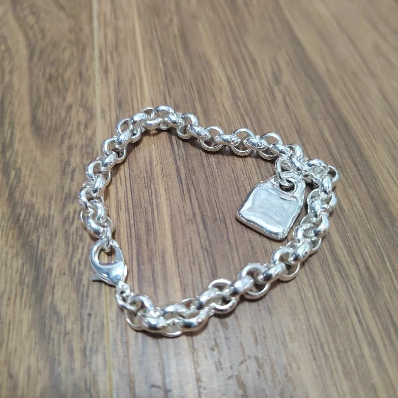 

European and American new niche design simple high-quality exquisite bracelet, give girls Valentine's Day gifts