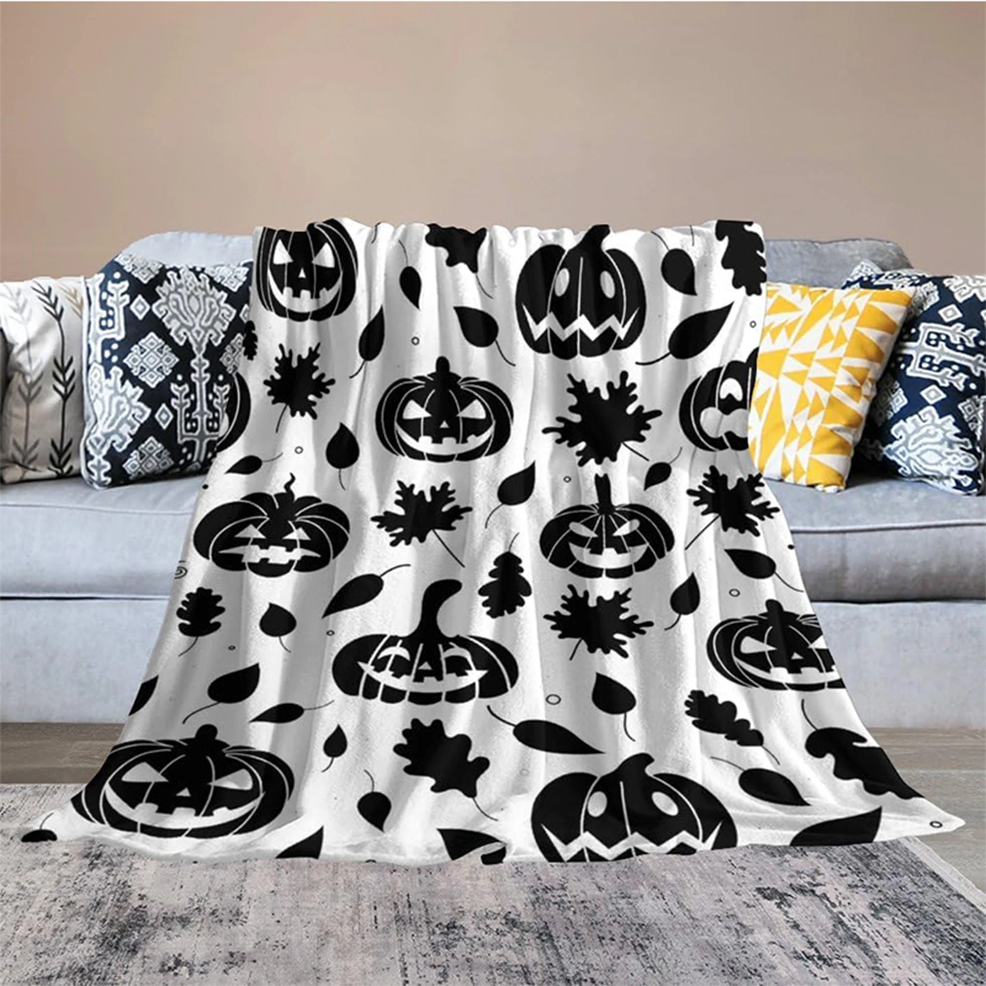 

Halloween Pumpkin-Printed Cozy Blanket: Perfect for Spooky Nights! Flannel blanket, soft and comfortable, gift