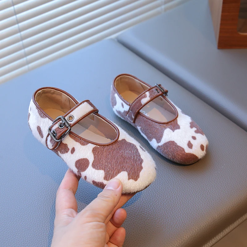 Girls Ankle Strap Plush Leather Shoes 2025 New Autumn Toddler Ballet Flats with Cow Print Non-slip Retro Kids School Party Flats