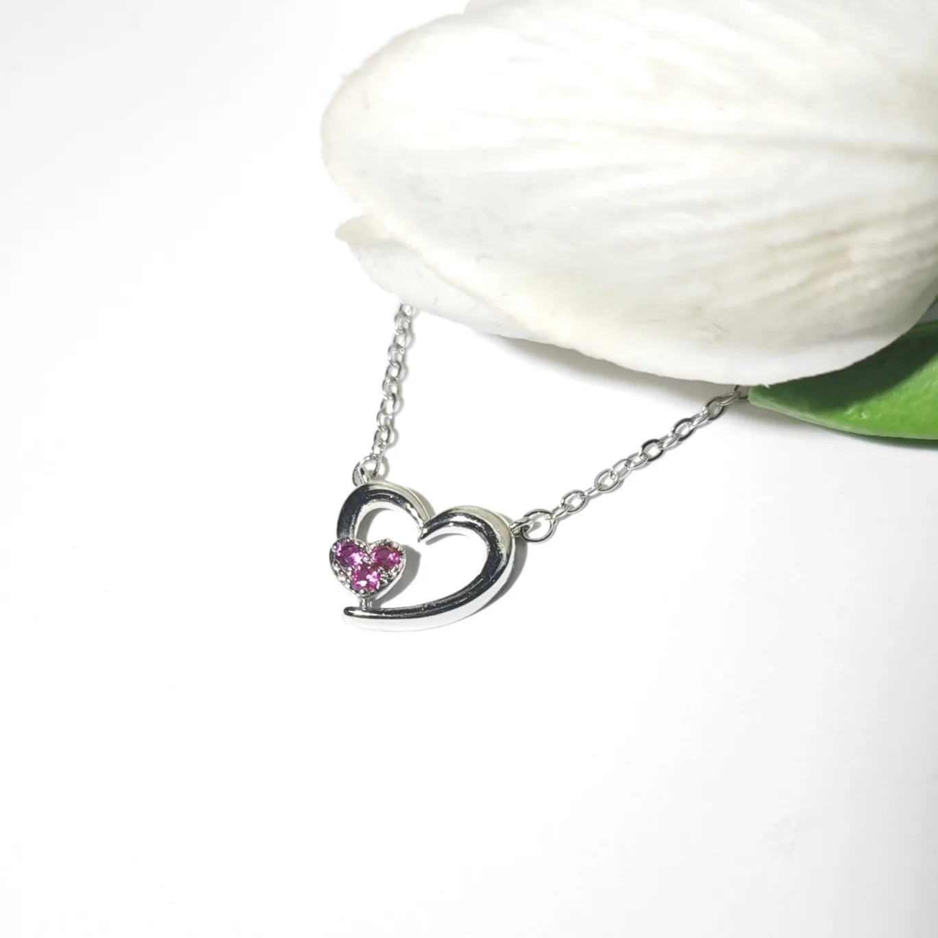 

Ожерелье, женский подвесной светильник с цирконом, роскошный нишевый дизайн, простой и универсальный подарок на день рождения для подруги, цепочка на ключицу