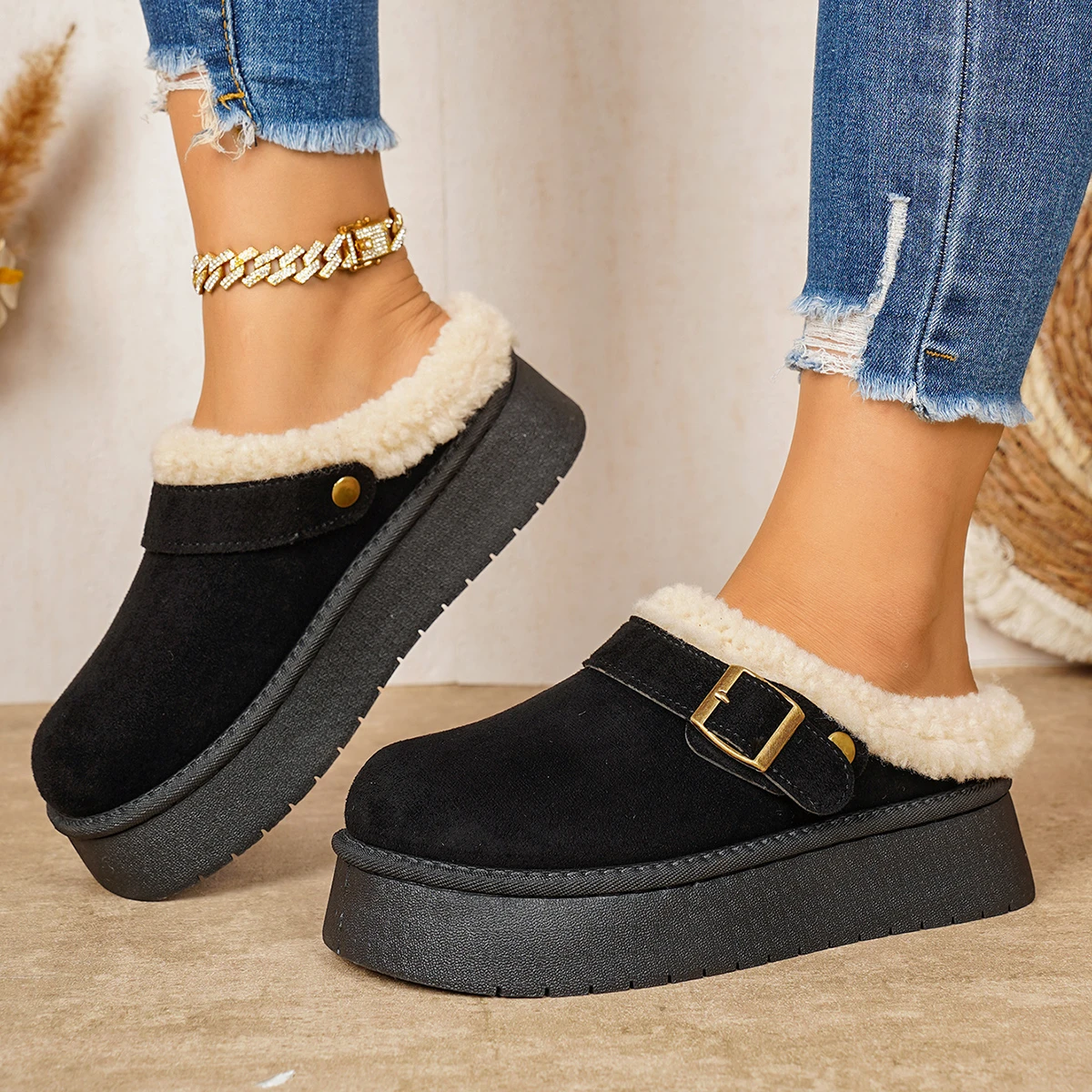 Damen rückenfreie Plateau-Mule-Schneestiefel mit Metallschnallen-Dekor, rutschfester Sohle, warme Winter-Slip-On-Clogs – Detail 5