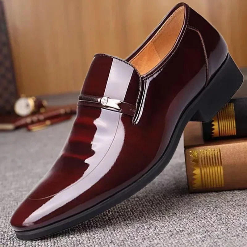 Luksusowe biznesowe buty ze skóry Oxford Męskie oddychające buty wizytowe ze skóry lakierowanej Plus Size Męskie biurowe mieszkania ślubne Męskie czarne