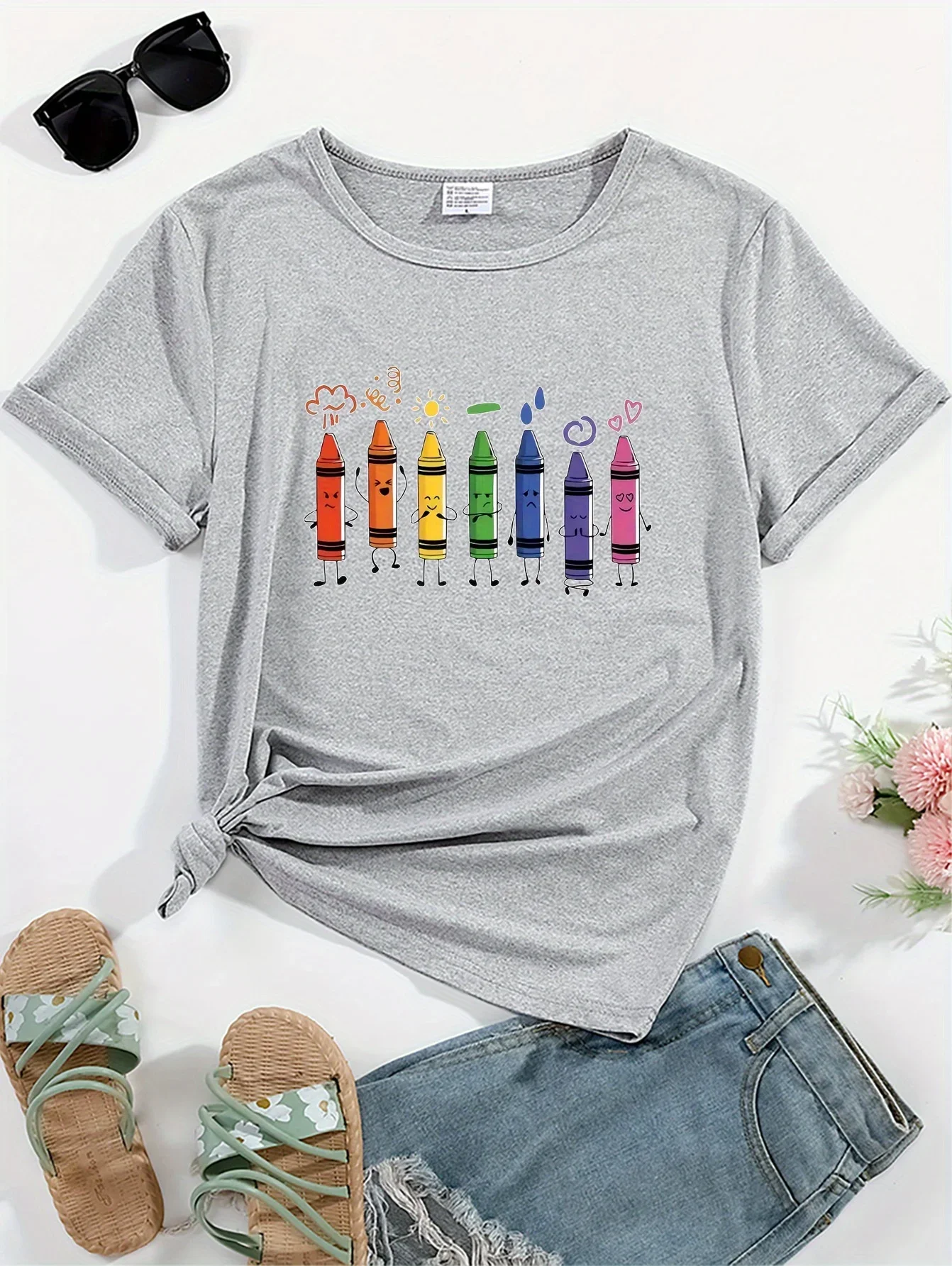 Damska koszulka z krótkim rękawem, okrągły dekolt, graficzny nadruk, wygodna na każdą porę roku, w stylu Harajuku z zabawnymi kredkami i gwiazdkami.