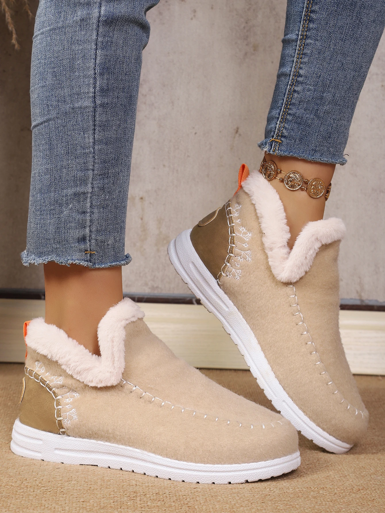 Damen Winter Slip-On Stiefeletten mit Flauschigem Kragen, Weichem Filz, Warmem Fleecefutter, Flach, Rutschfest, Leicht, für den Alltag, Schneestiefel – Detail 27
