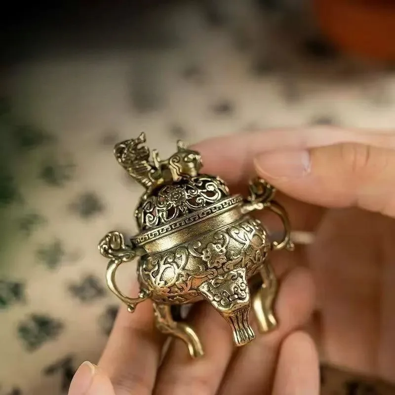 Chinese Style Mini Metal Incense Burner Kirin Sculpture Lid Tripod Censer Hollow Pattern Incense Holder for Home Yoga Teahouse