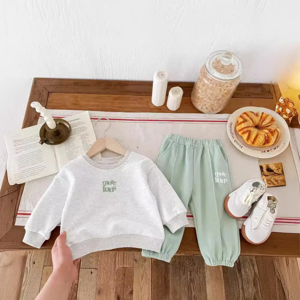 Young Children's Letter Casual Sports Set: Stylish Autumn kids baby New Cartoon Sweatshirt + Jogger Pants 2