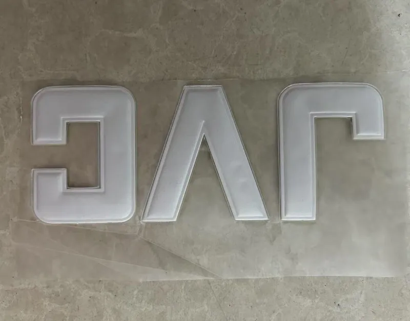 الرجعية الرجعية تخصيص المواد المتدفقة ستيريو فودافون الراعي الحديد على كرة القدم الصدر أعلى جودة يتدفقون بقع