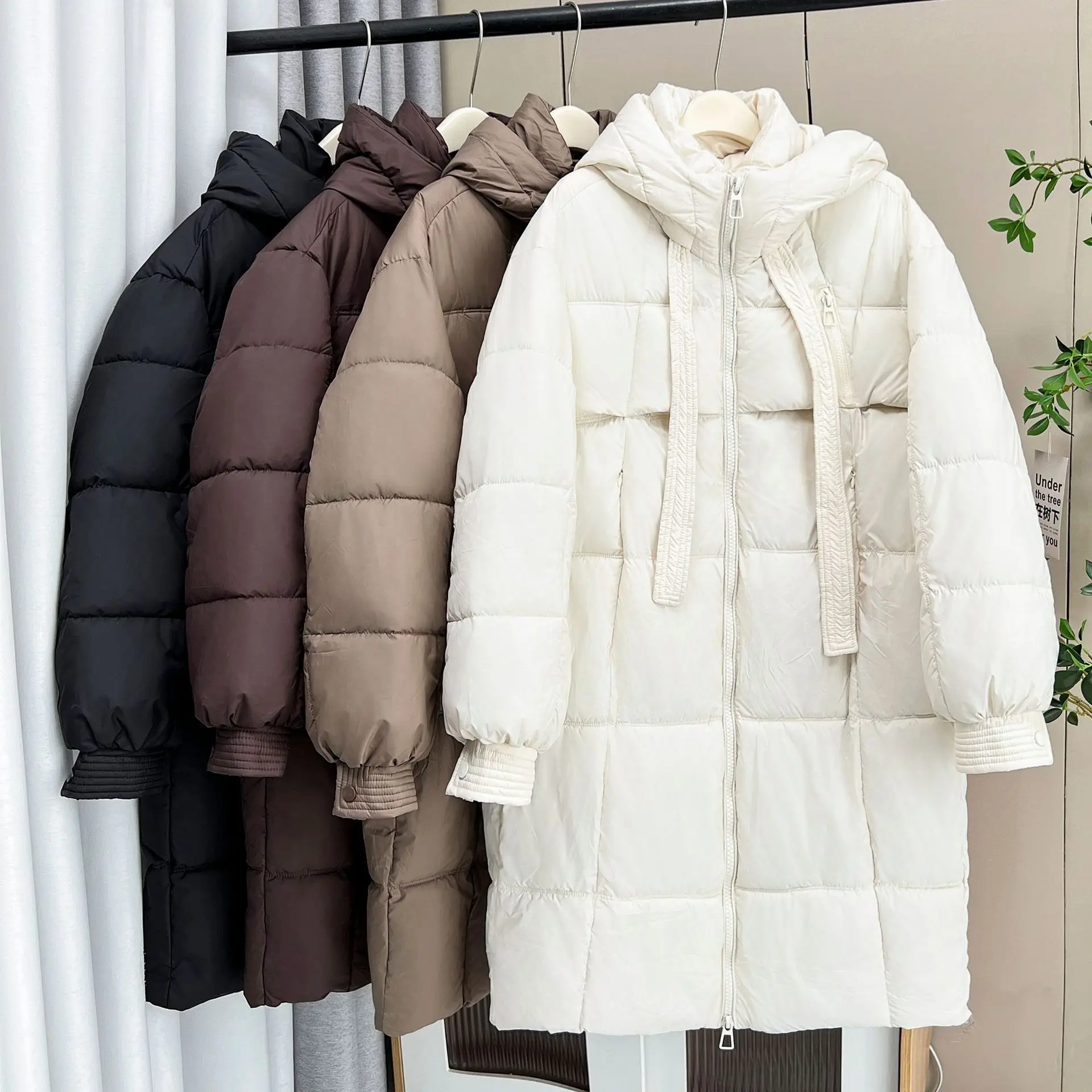 Parka x-larga de talla grande para mujer, chaqueta acolchada de algodón gruesa y cálida con cinta de diseño holgado para invierno, 137