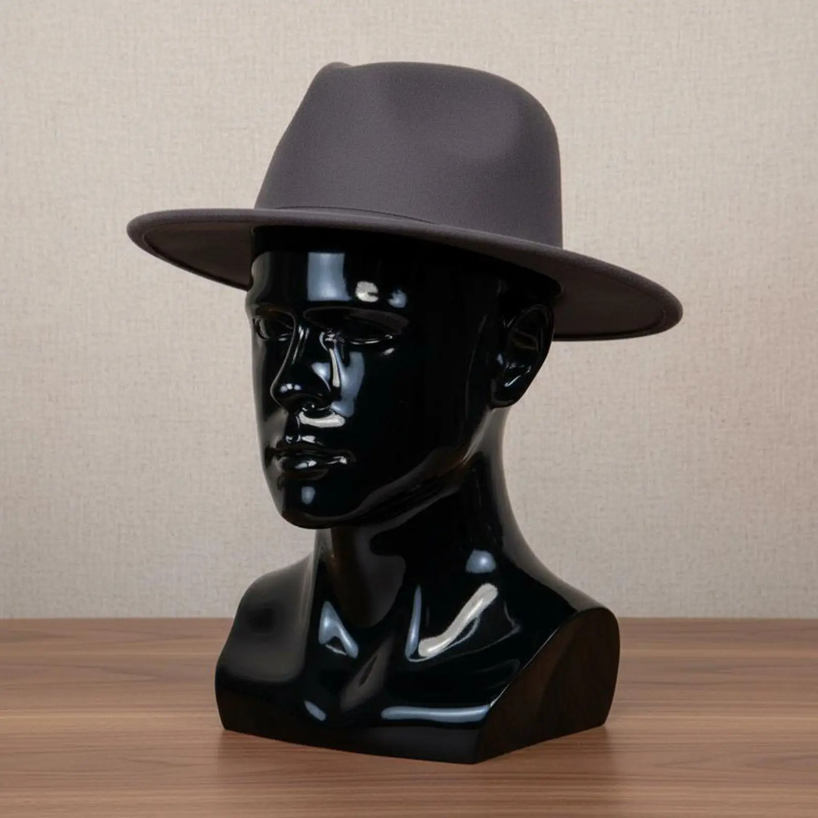 Mannequin Head Display Matte Finish Reduces Glare for Studio Photography