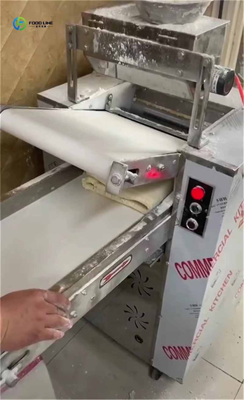 Piccola pressa per pasta per pizza e farina in acciaio inossidabile Nuova condizione per appiattire la sfogliatrice per pasta di grano