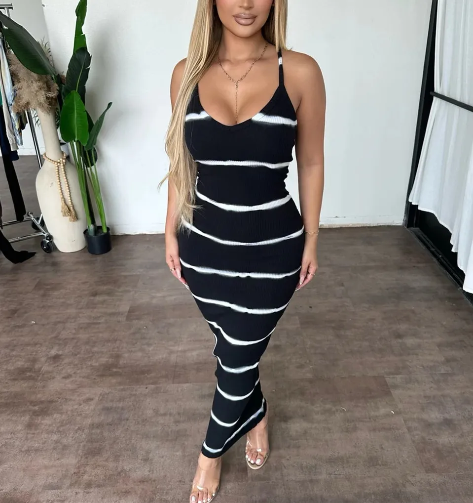 เดรสแม็กซี่บอดี้คอนลายทาง, เดรสสายเดี่ยวแขนกุดสำหรับวันหยุด