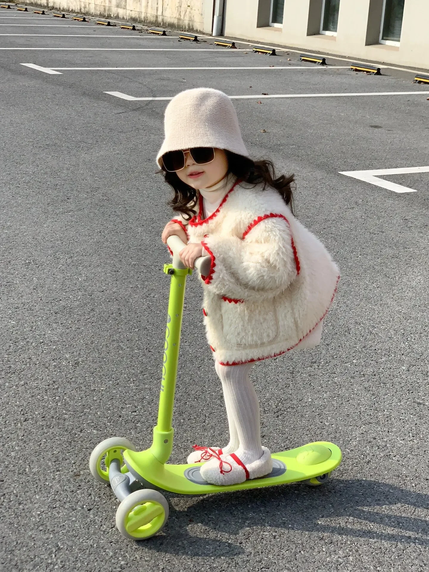 New Kids Girls White Fur Coat with Contrast Color Red Velvet Double Breasted Plush Thickened White Plush Coat