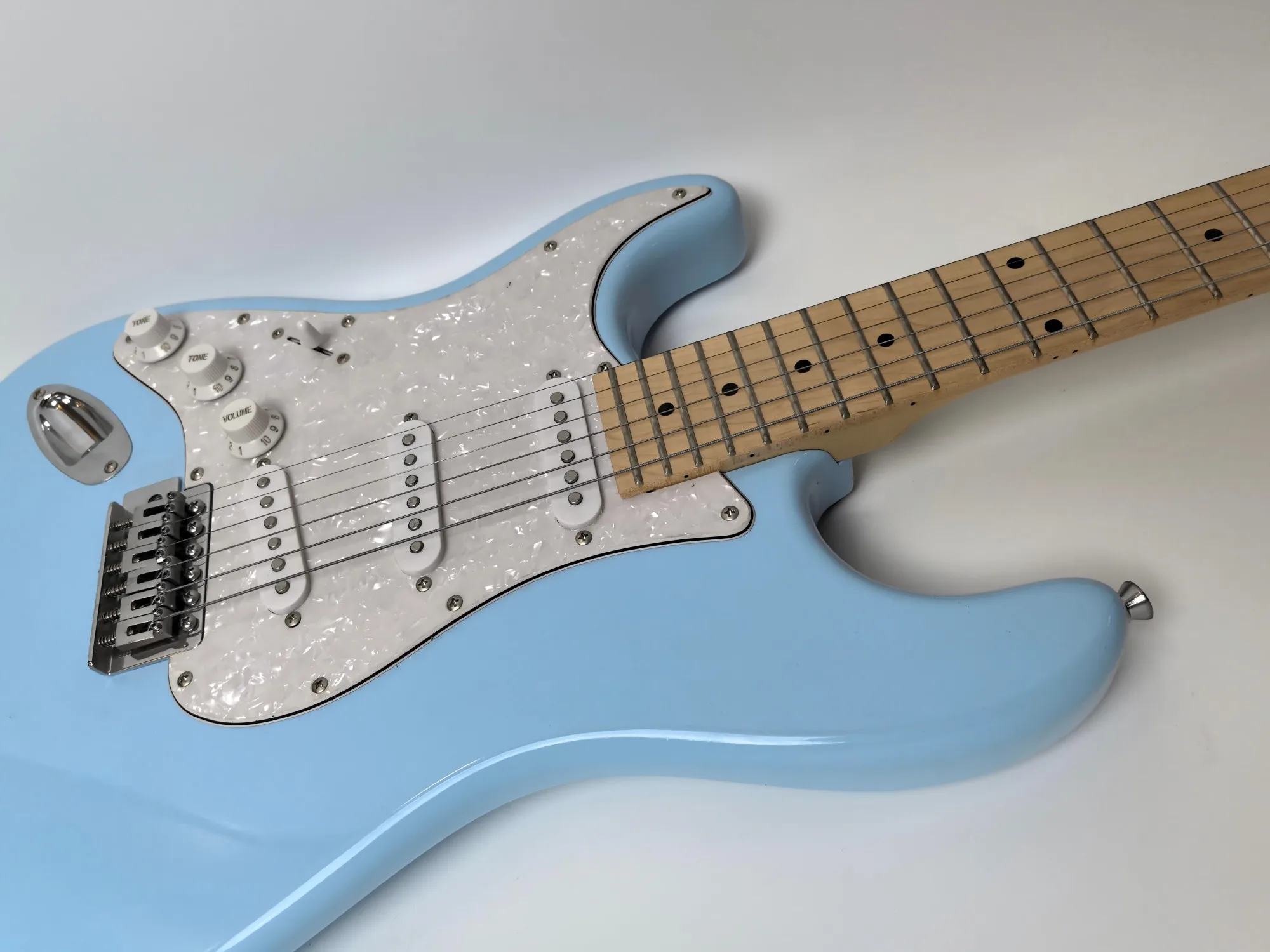 Factory directly selling, blue color, left hand 6 string Maple guitar head, sycamore electric guitar, customizable, in stock.