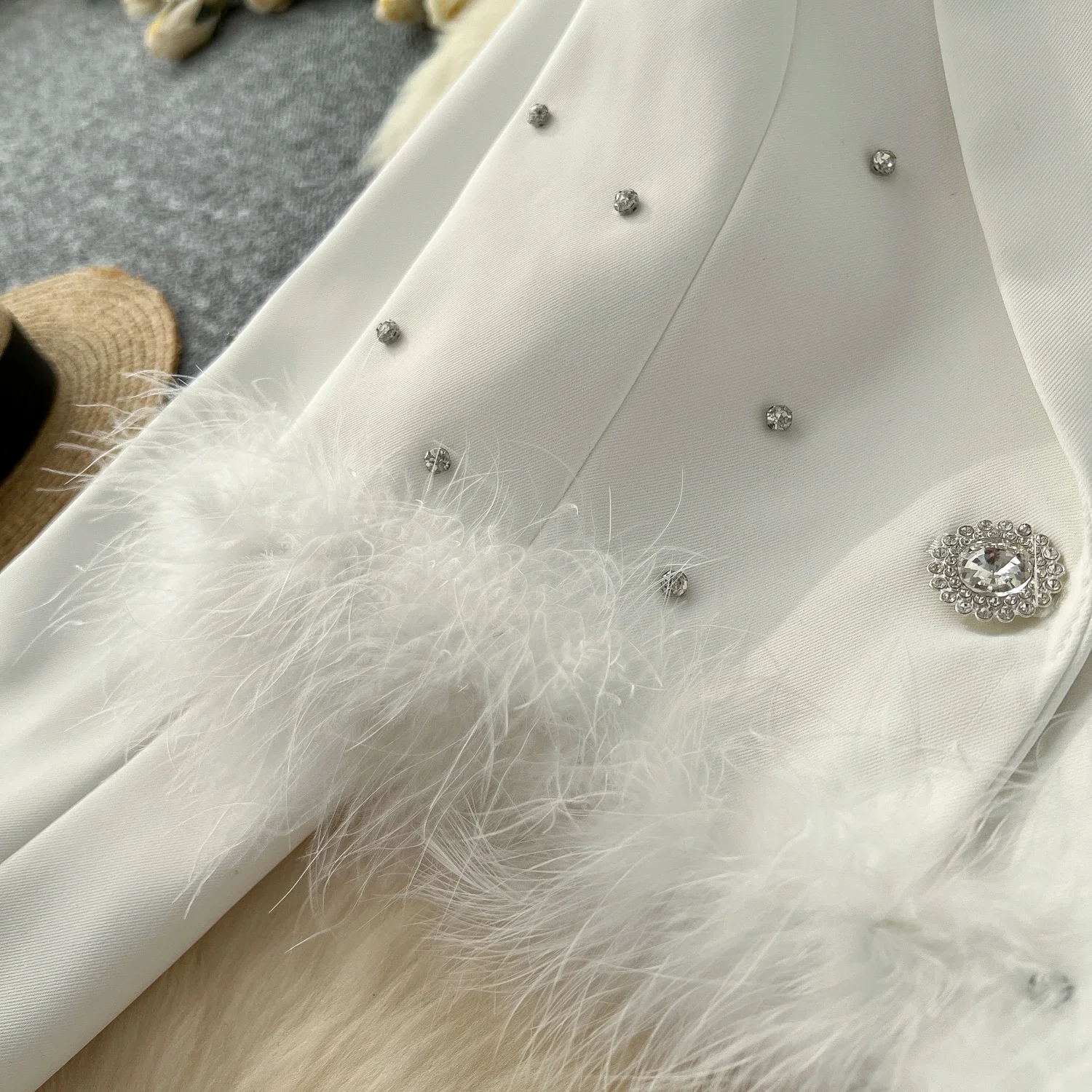 Premium Heavy Industry Diamond-encrusted Short Jacket Women\'s 2024 Fall New Feather Splicing Long-sleeved Suit Collar Top