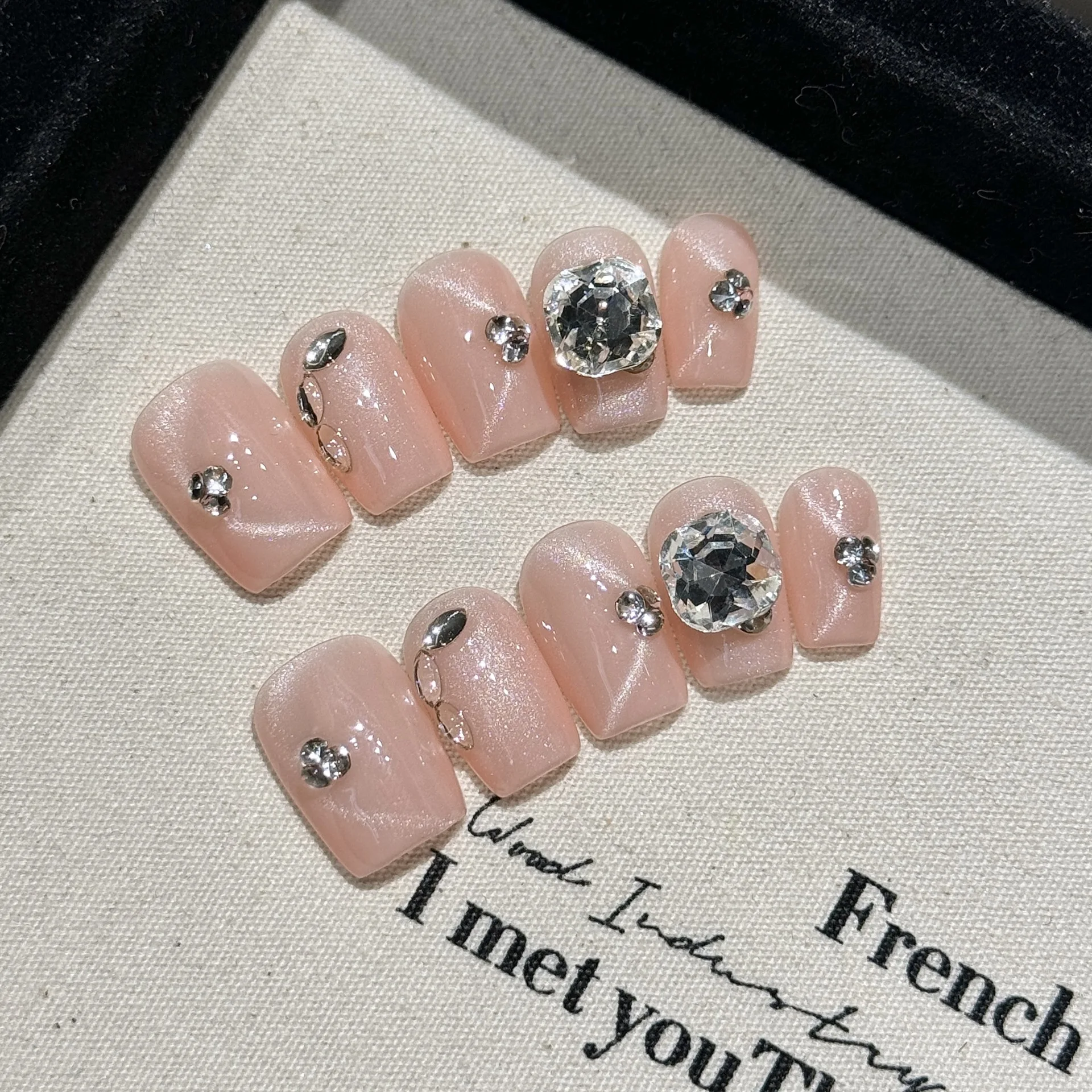 Stampa fatta a mano sulle unghie unghie finte occhi di gatto rosa lucido copertura completa specchio indossabile in polvere punte per unghie finte corte francesi