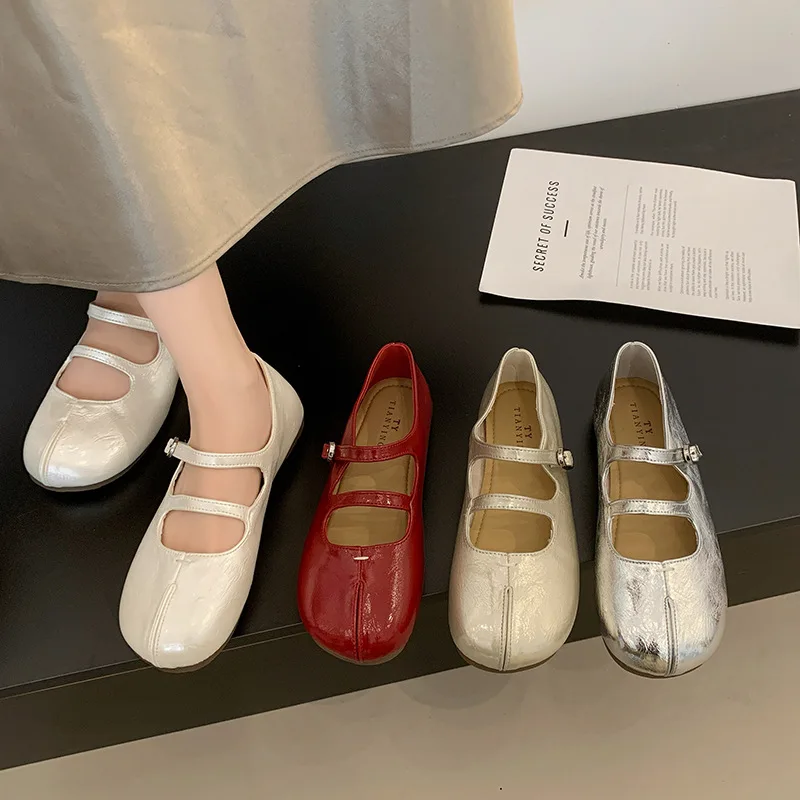 Fashion Tabi Ninja Shoes Women Flats Ballet Split Toe Ballerinas Ladies Round Heeled Loafers Tacones Female Moccasin Brand Mujer