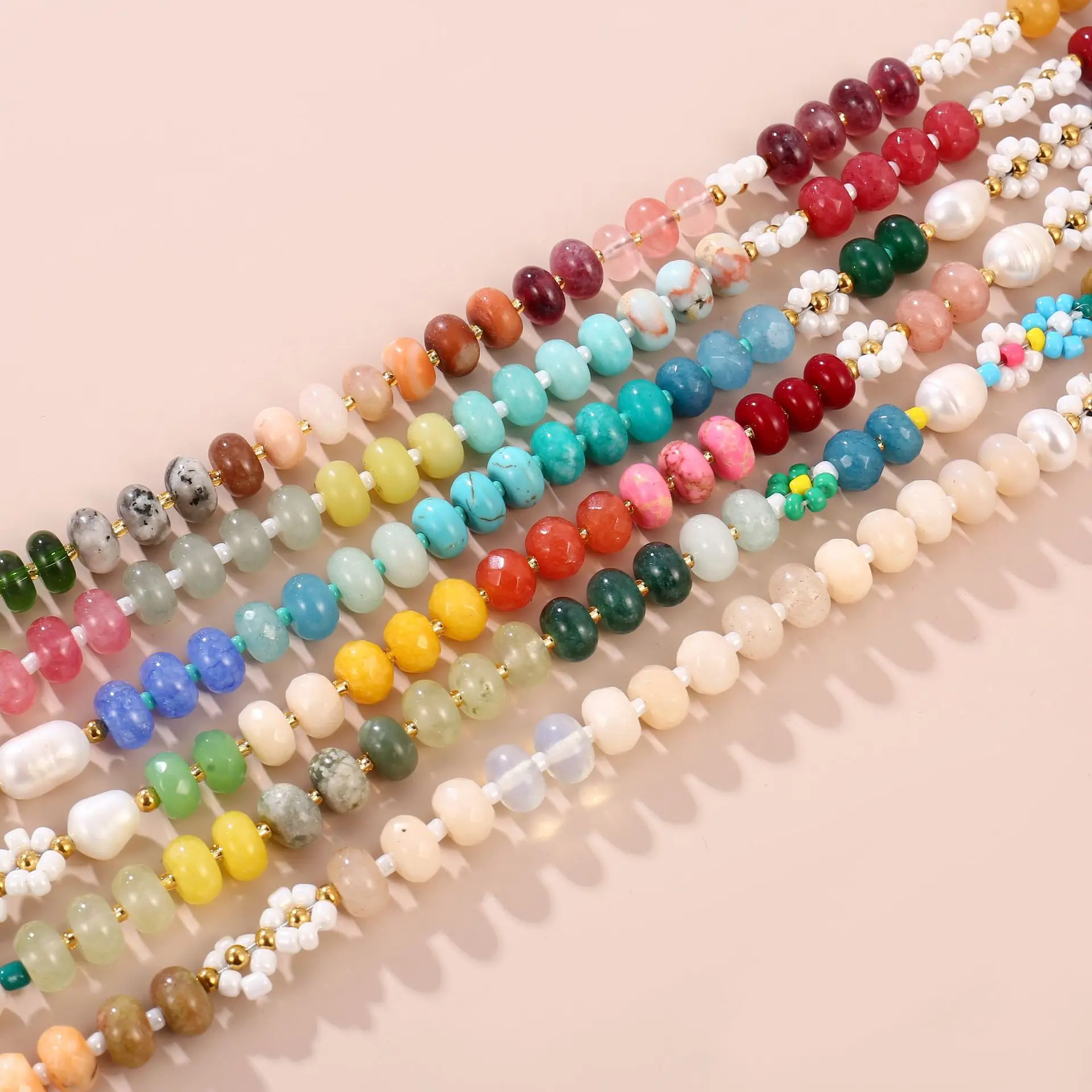 Böhmische bunte Halskette mit Natursteinperlen für Frauen, niedliche Blumen-Schlüsselbeinkette, Sommer-Schmuck-Accessoires, Geschenk – Detail 2