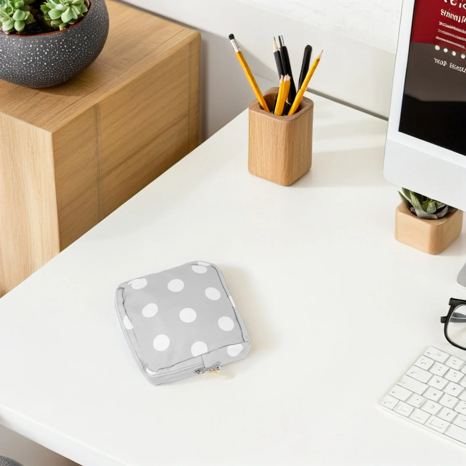 

2Pcs Sanitary Napkin Bag Oxford Cloth Aunt Towel Storage Reusable Menstrual Pad Pouch Pocket Size Portable Women Travel Gift Dot