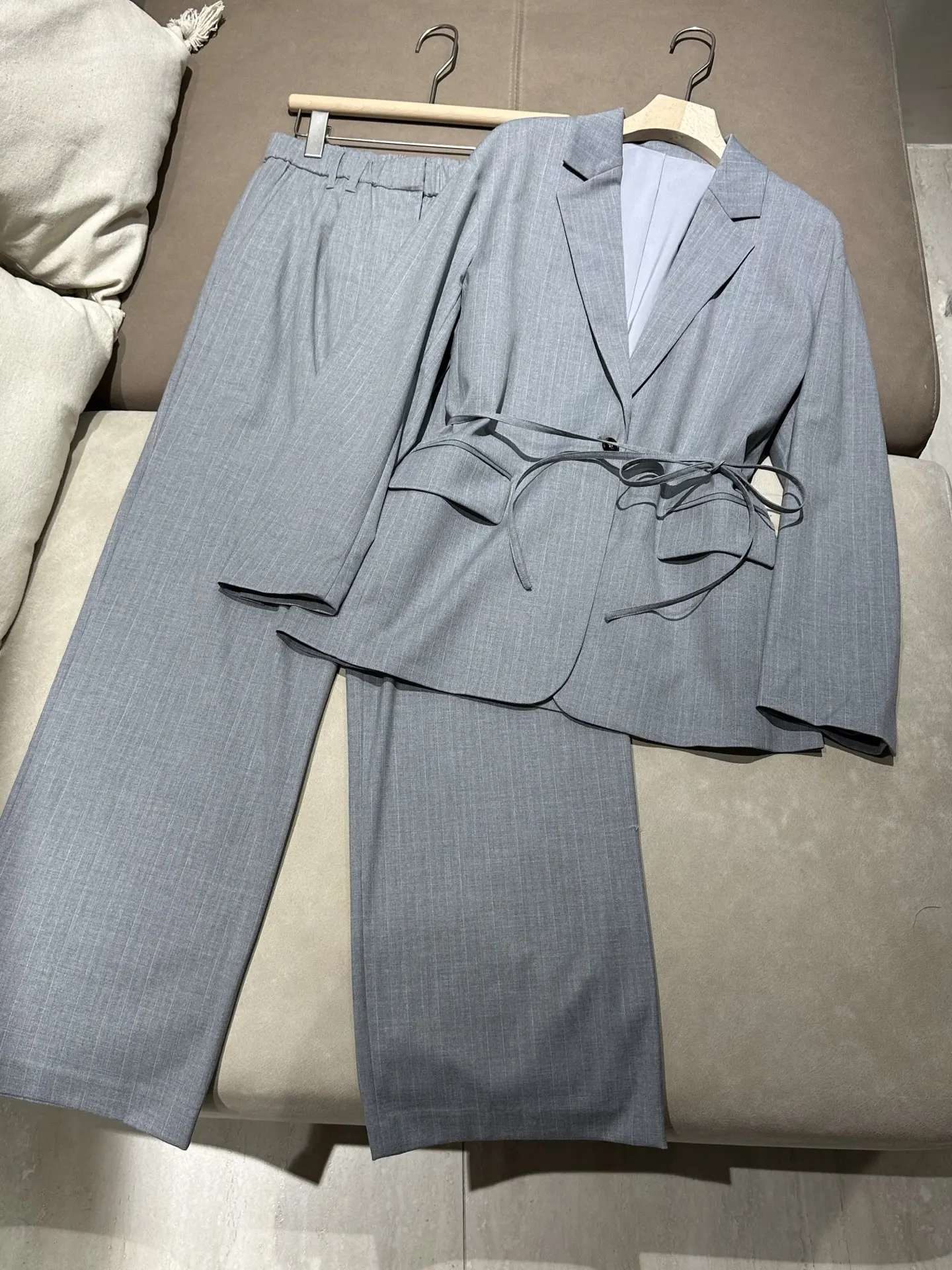 2026Women's Lightweight Lapel Blazer and Wide-Leg Trousers Set for Autumn