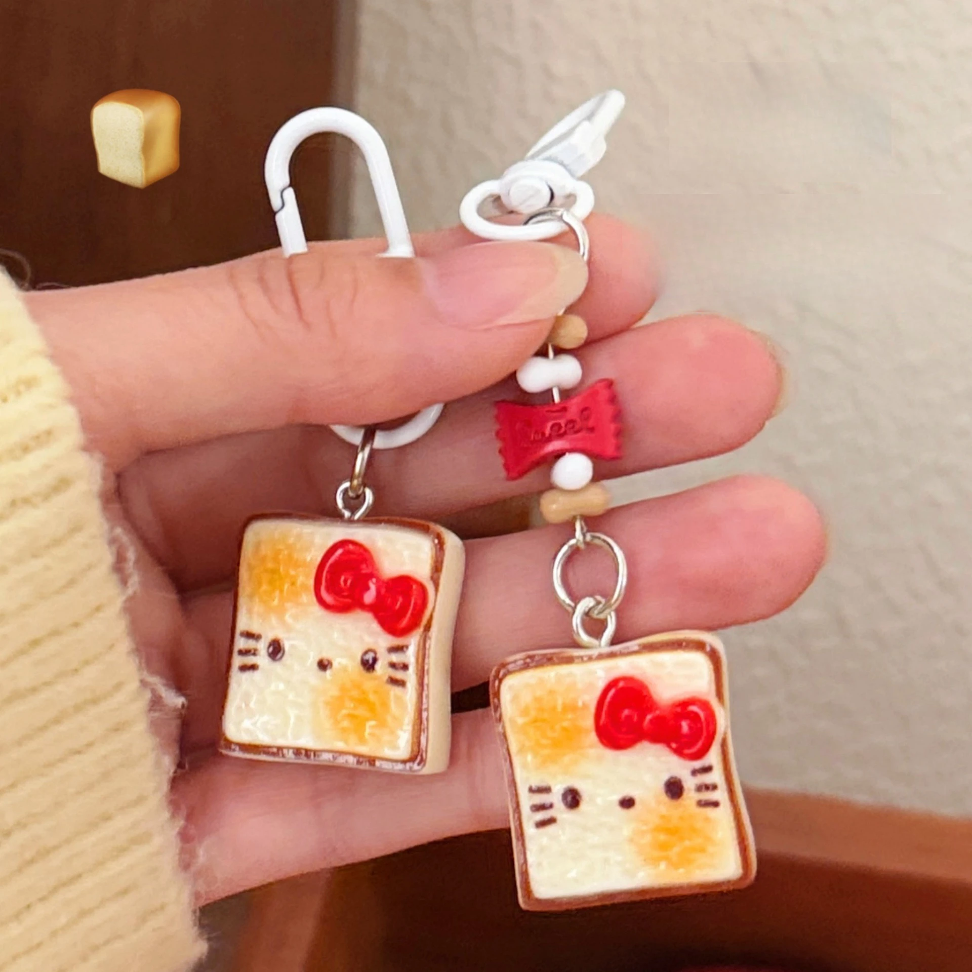 

1/2 Pcs Hello Kitty Cute And Creative Toast-Shaped Cat Keychain Pendant Backpack Decoration Small Hanging Ornament