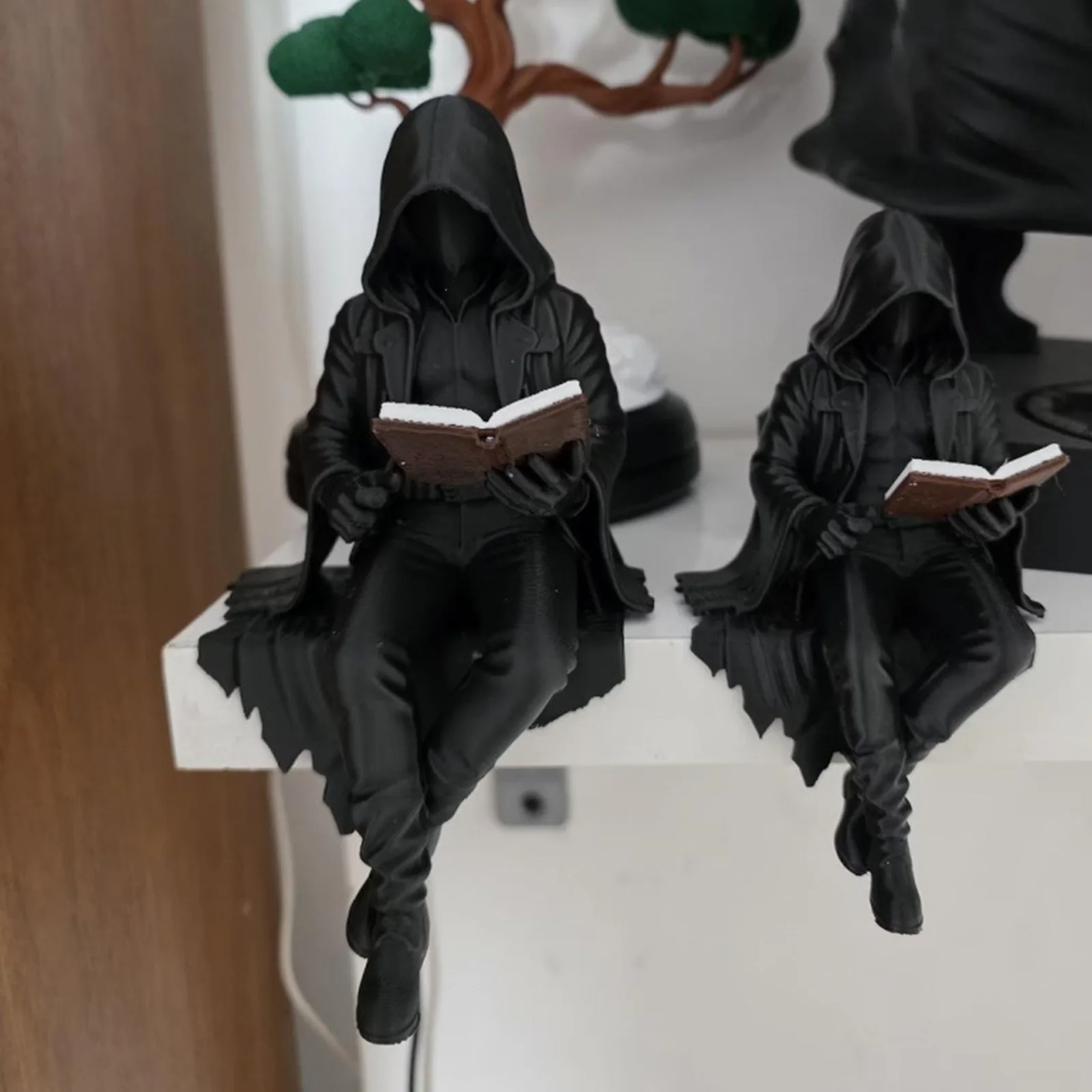Resin Grim Reaper Mini Figurine Gothic Decor Sitting Hooded Ghost Figurine Miniature Spirit Sculpture for Office Shelf