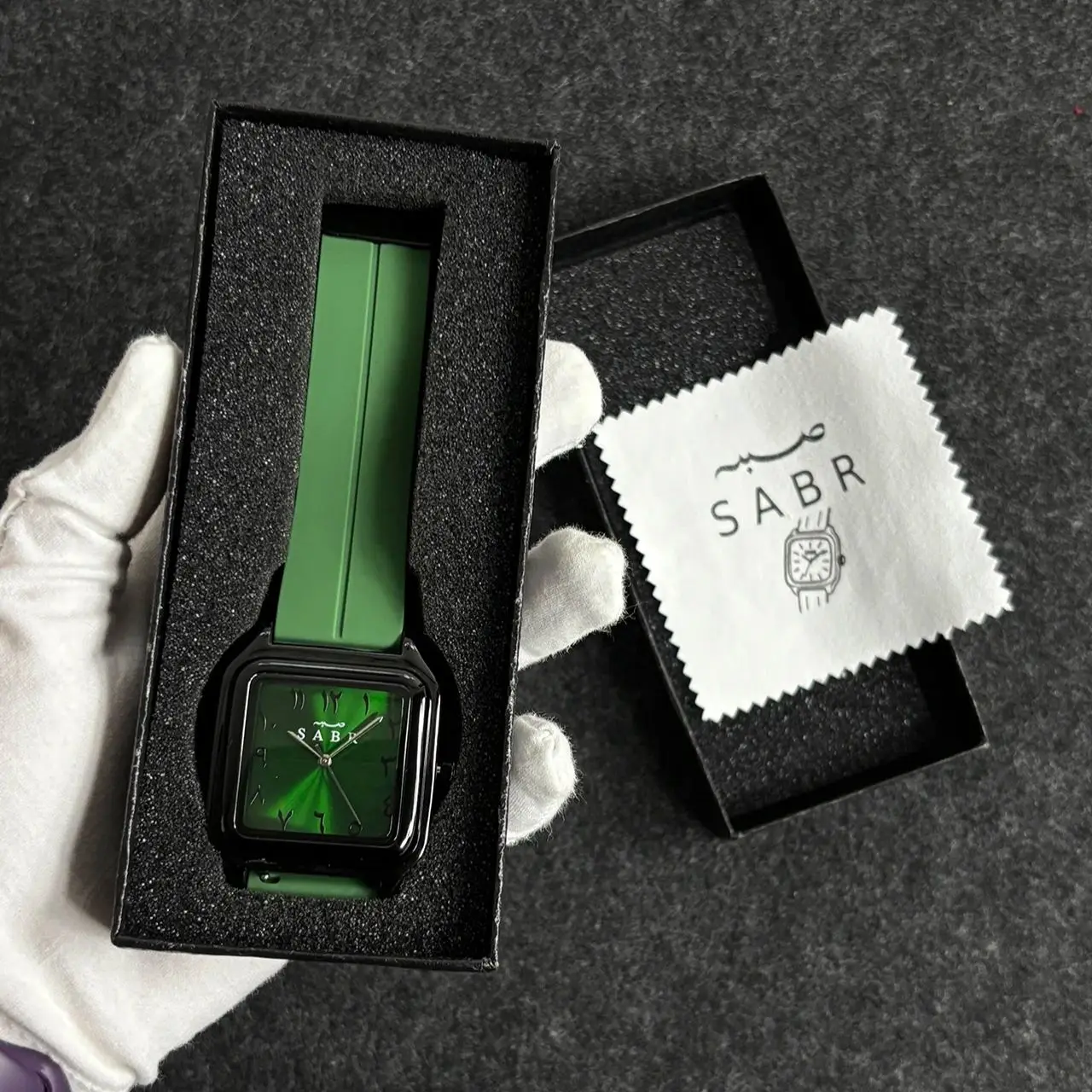 ساعة SABR بأرقام عربية للرجال مصنوعة من خليط معدني 3ATM مقاومة للماء كوارتز بسوار من السيليكون وإبزيم مغناطيسي #4