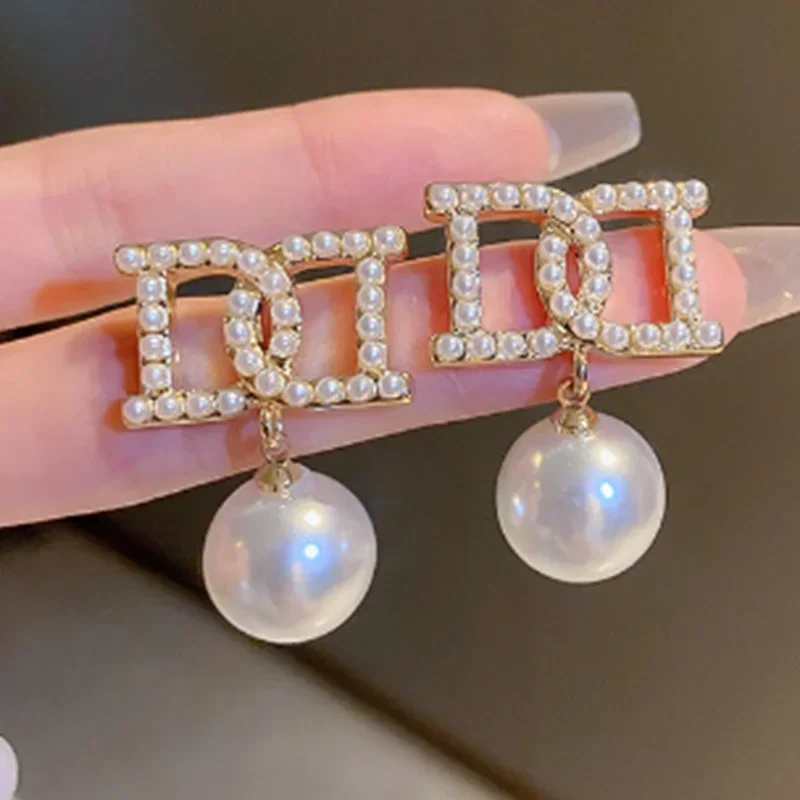 2024 جديد الراقية القوس الترقوة سلسلة اللؤلؤ قلادة المتخصصة فستان التعادل في القلائد اكسسوارات امرأة