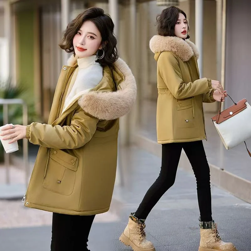Plus fluwelen gewatteerde katoenen kleding met capuchon 2025, nieuwe westerse stijl herfst en winter dames warme grote bontkraag lang katoen gewatteerd