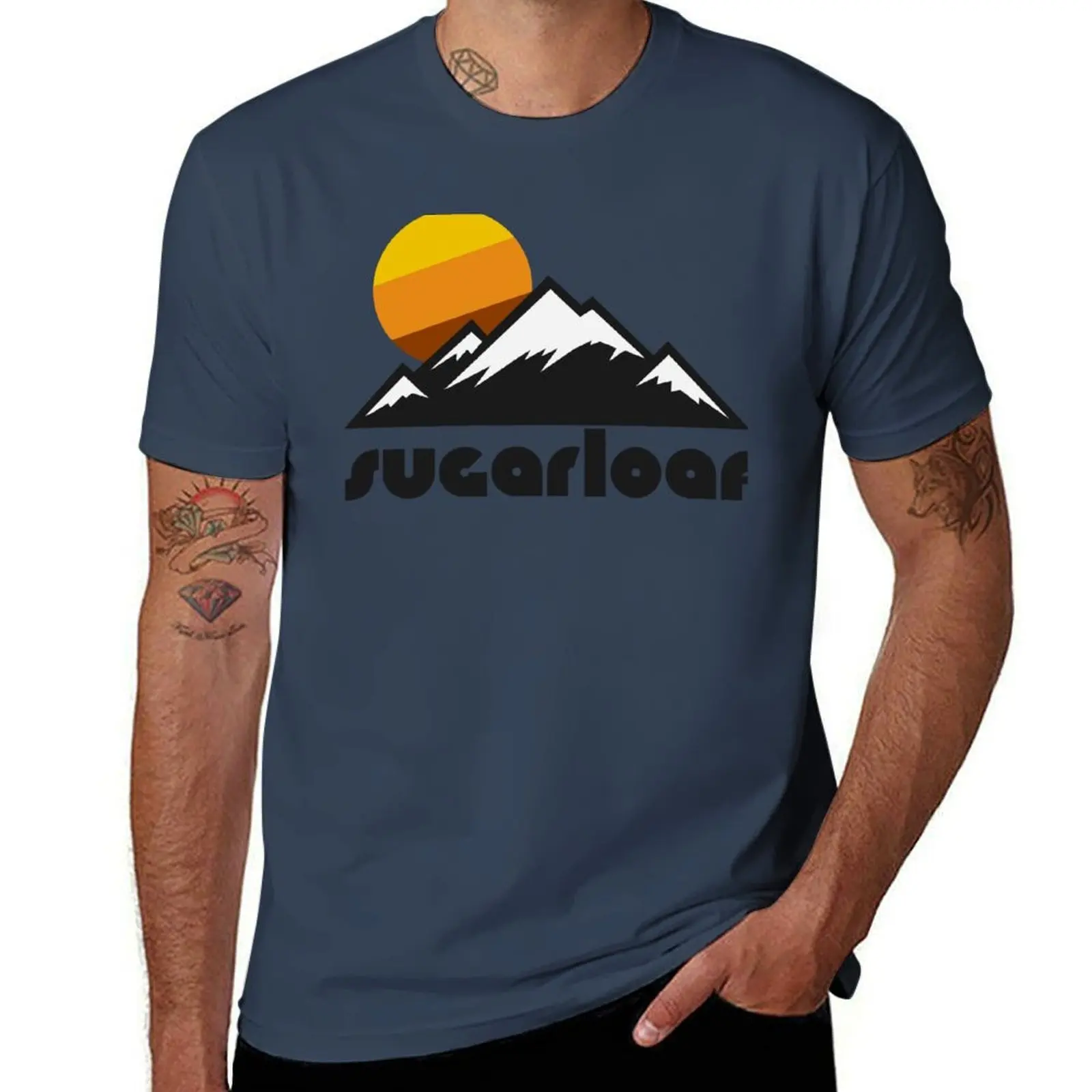 

Retro Sugarloaf ))(( Tourist Souvenir Travel Maine Design T-Shirt Basic Solid Color Casual Tee Shirt