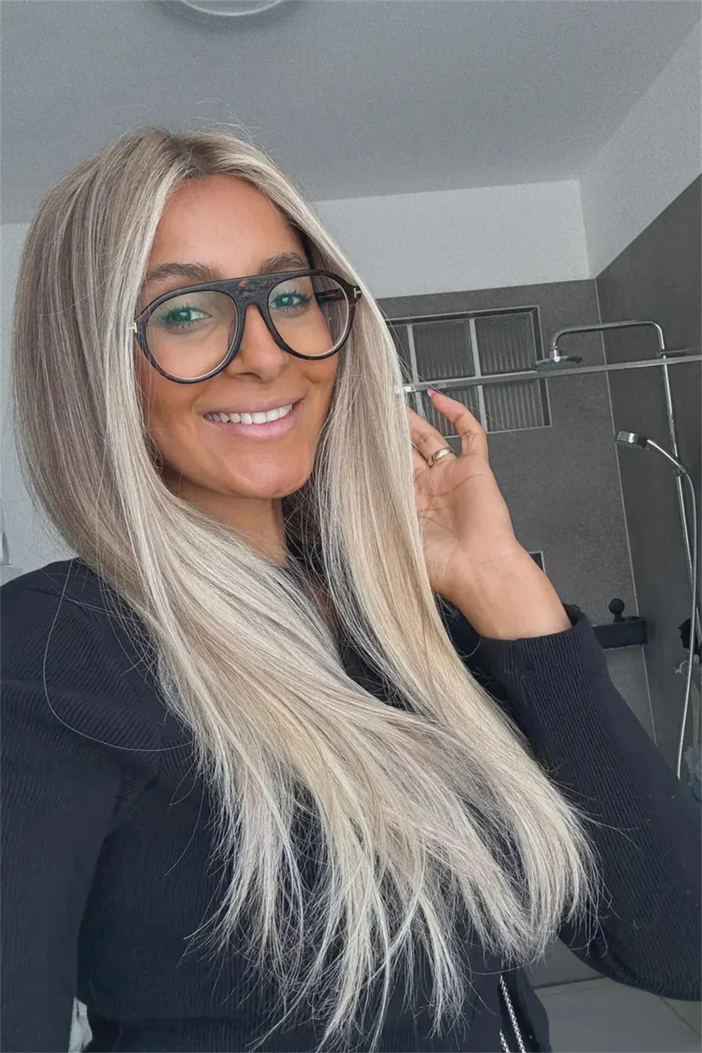 Ash Blonde Highlighted HD Lace Wig Straight Synthetic Hair High Quality Futura Wig Glueless Lace Front Wig for Ladies Party Use