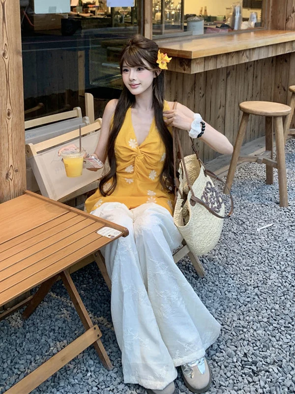 

Yellow Knot Folded V-neck Strap Vest Women's Summer 2025 New Pure Desire Waist-cinching Sweet Spicy Girl Top