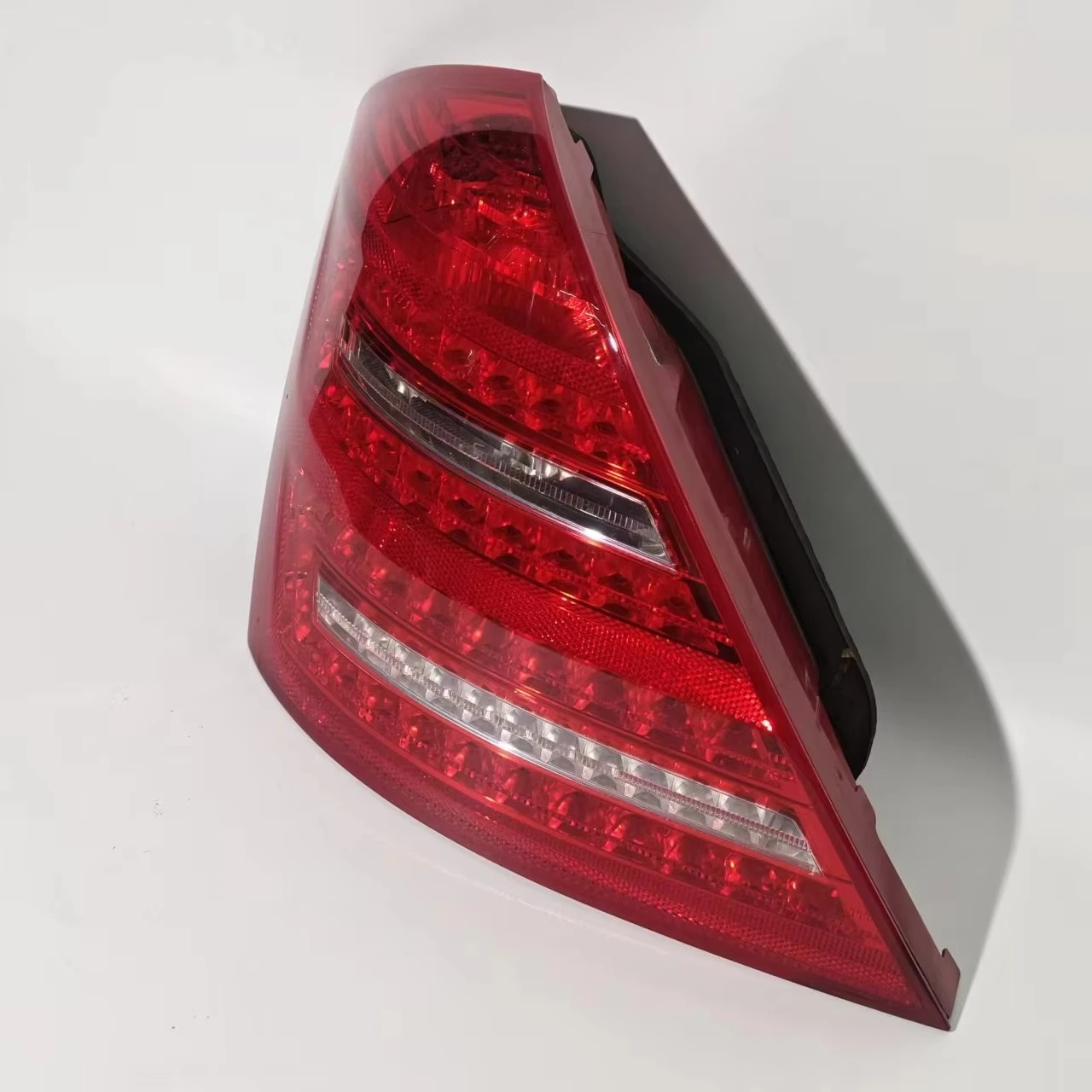 Waterproof Red Clear Lens 12V LED Tail Light for -S-Class W221 2010-2013 Model with Turn Signal