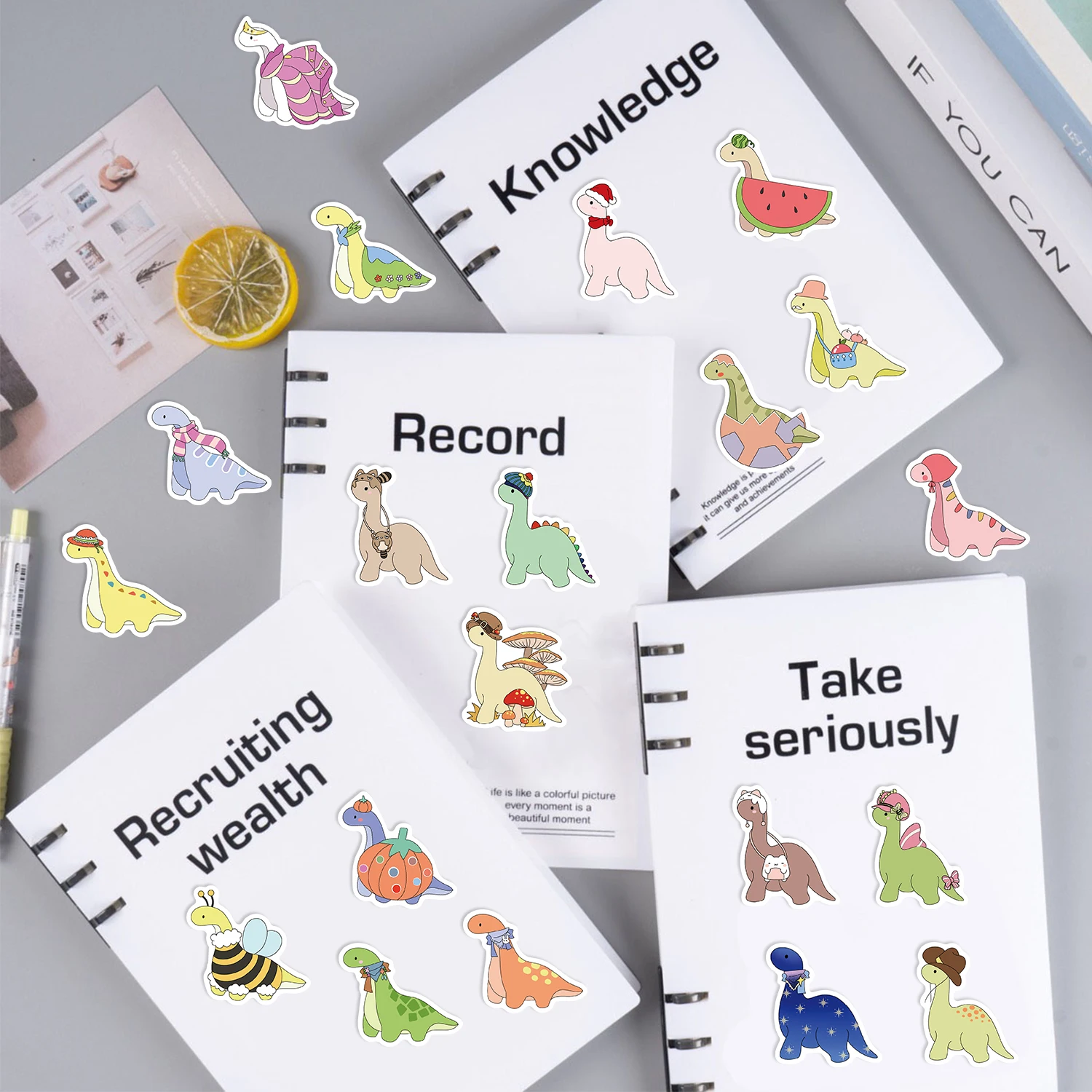 50 stuks kleurrijke kleine dinosaurus dieren stickers cartoon kawaii diy cadeau sticker plakboek bagage telefoon waterdichte stickers