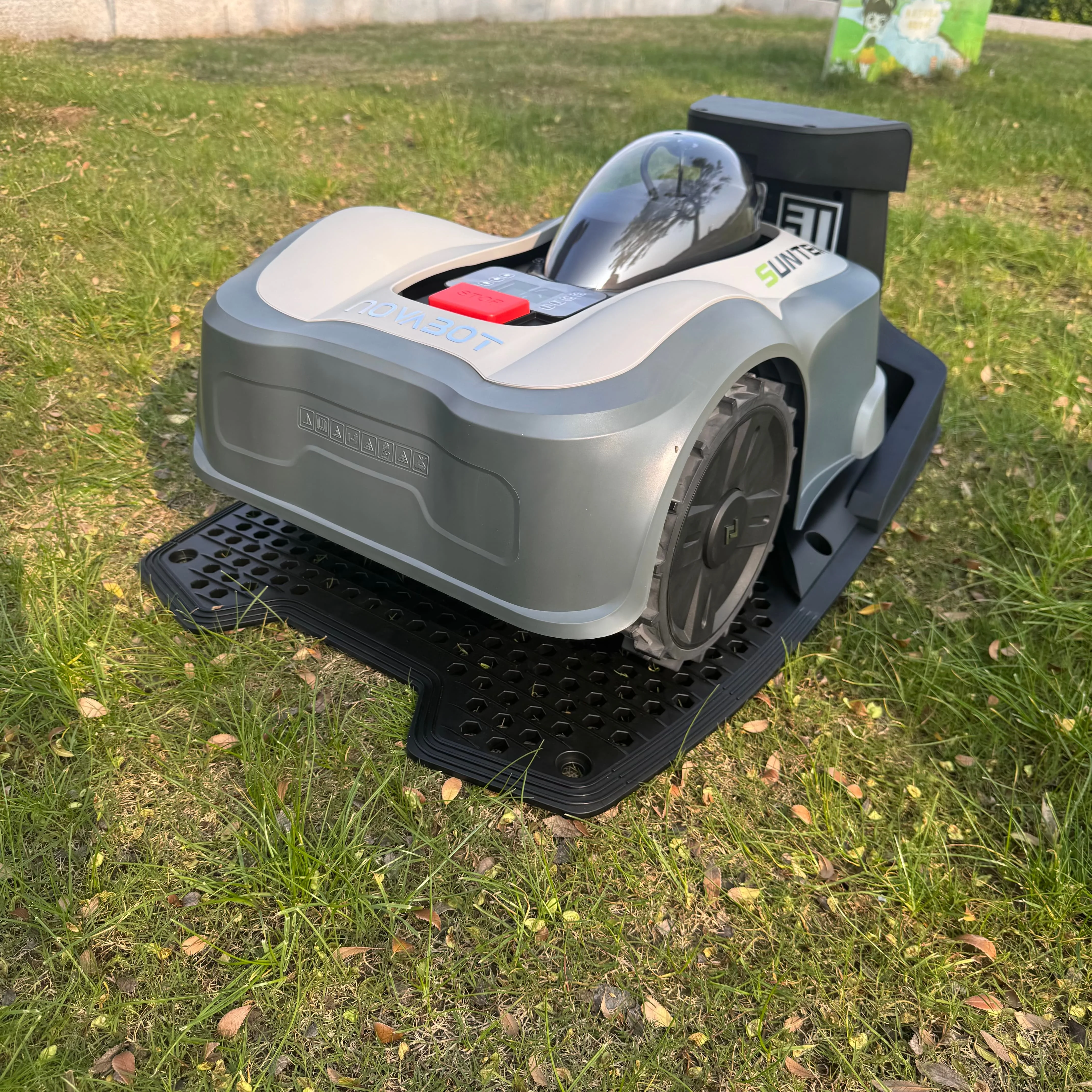 Electric GPS RTK Robotic Lawn Mower Self-Propelled Obstacle Avoidance 22cm
