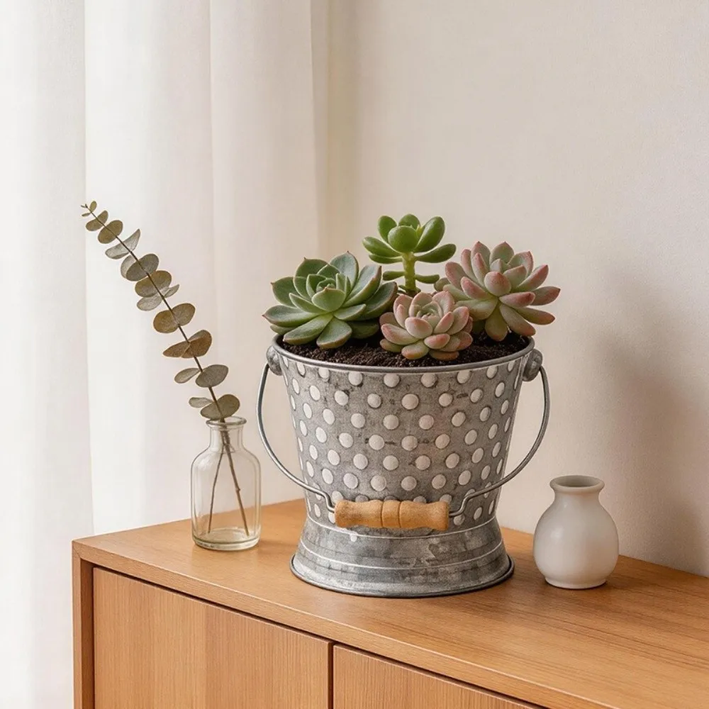 Rustic Style Wrought Iron Planter Wooden Handle Hammered Texture Succulent Planter Vintage Gardening Storage Bucket