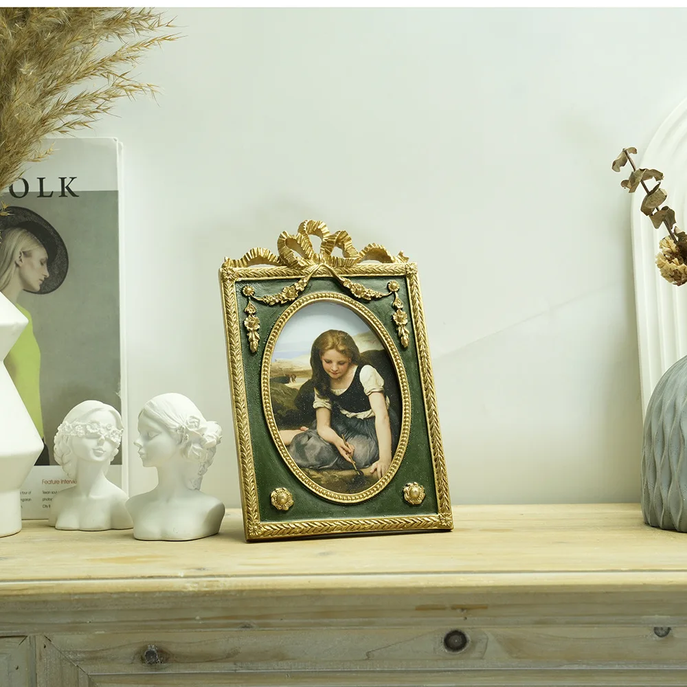 6inch Vintage Picture Frame Antique Tabletop Wall Hanging European Resin Display Frame for Office Hallway Gift Ornaments Arts