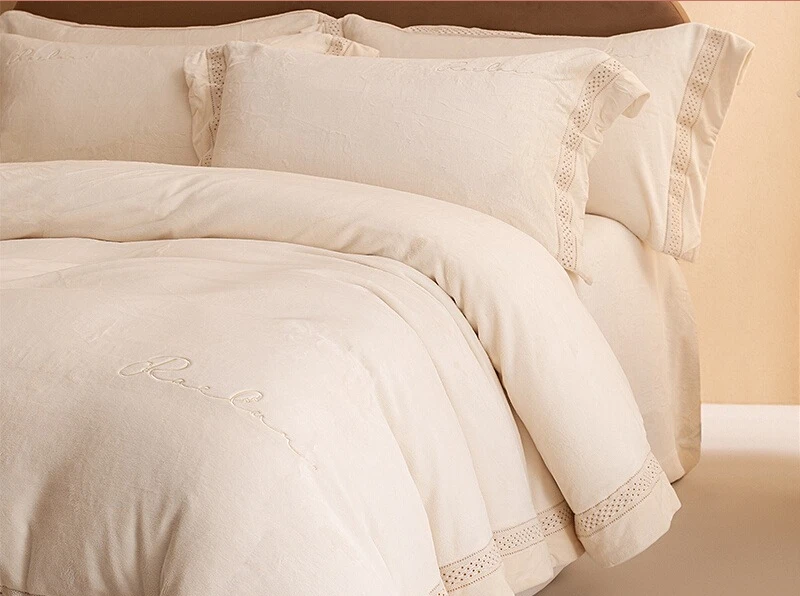 Light Luxury Hollow Milk Velvet Four-piece Set of Thickened Coral Velvet Cover Sheets Flannel Bedding Set