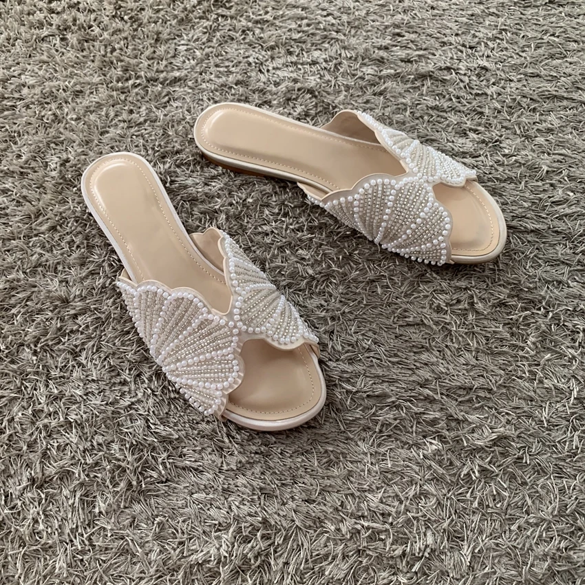 Sandales plates décontractées pour femme, style été 2026, à bout ouvert, confortables pour la plage, ornées de coquillages et de strass