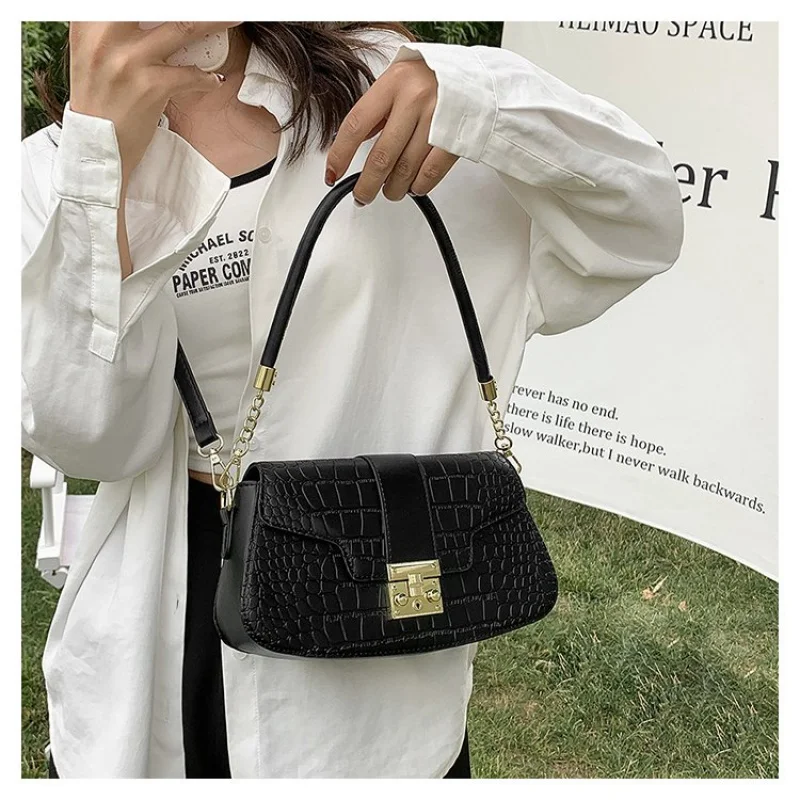 

Women's Crossbody-Bag Made Of Faux Leather Boasting Trendy Luxor High-End Spacious Soft Daily Look​