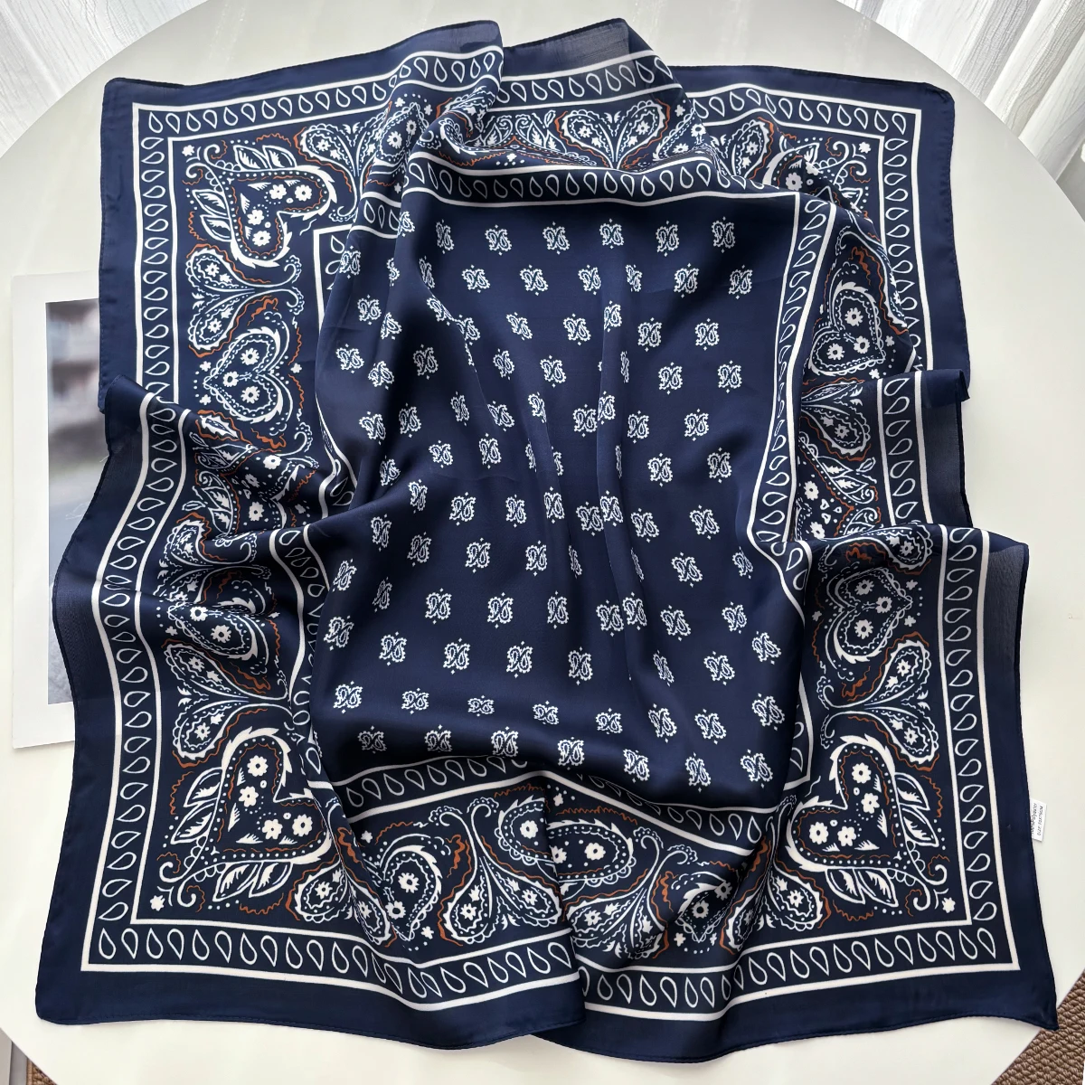 Dame Mode Paisley Schal Seide Gefühl Quadratisches Halstuch Bandana für Frauen Schal Schals Wrap Kopftuch Haarband Krawatten – Detail 7