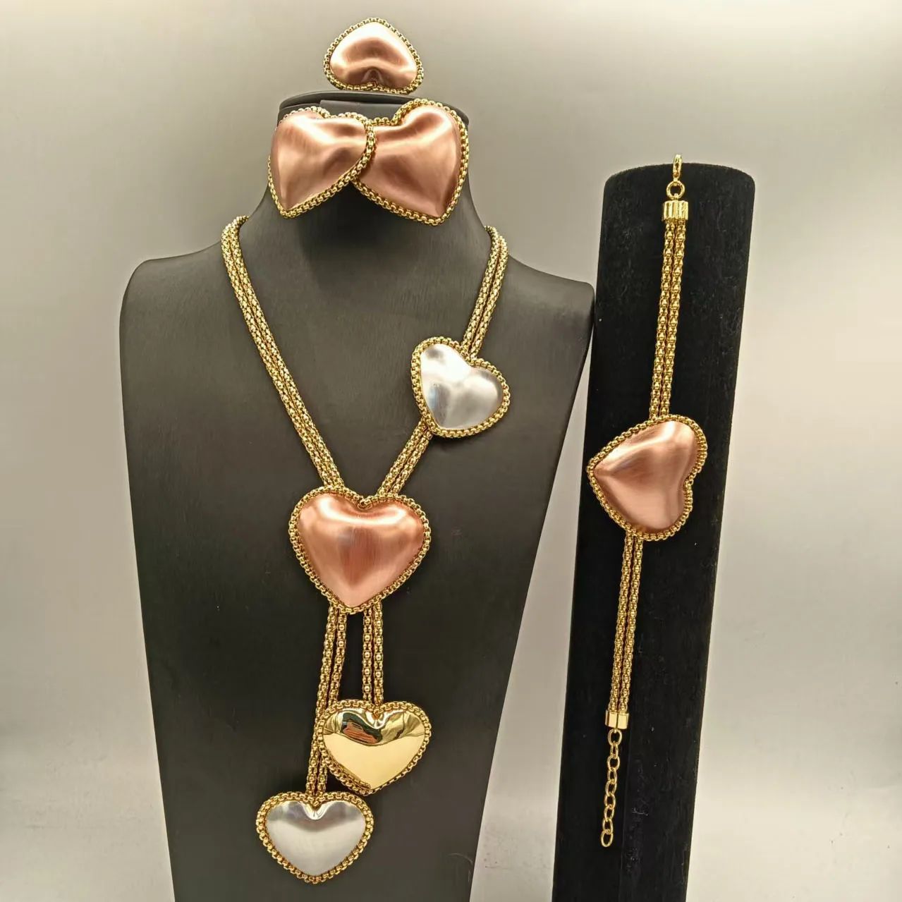 Luxury Fabulous Heart Shape Three Tone Jewelry Set Trendy Pedant Necklace Bracelet Earrings Ring 4PC Jewellery for Wedding Party