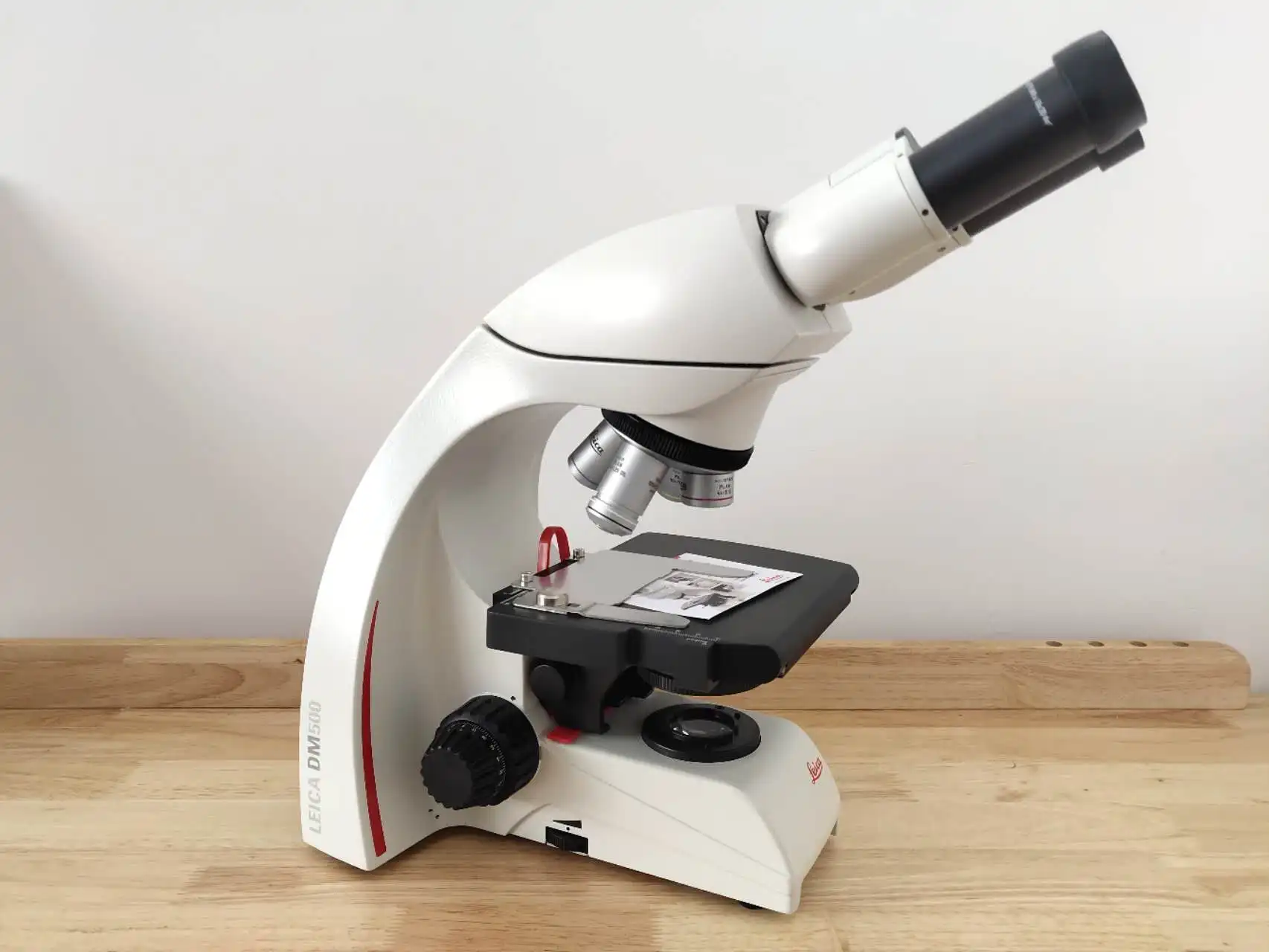 Leica DM750 Laboratory Biological Trinocular Thermostat Microscope For Educational Lab Contrast Fluorescence Video