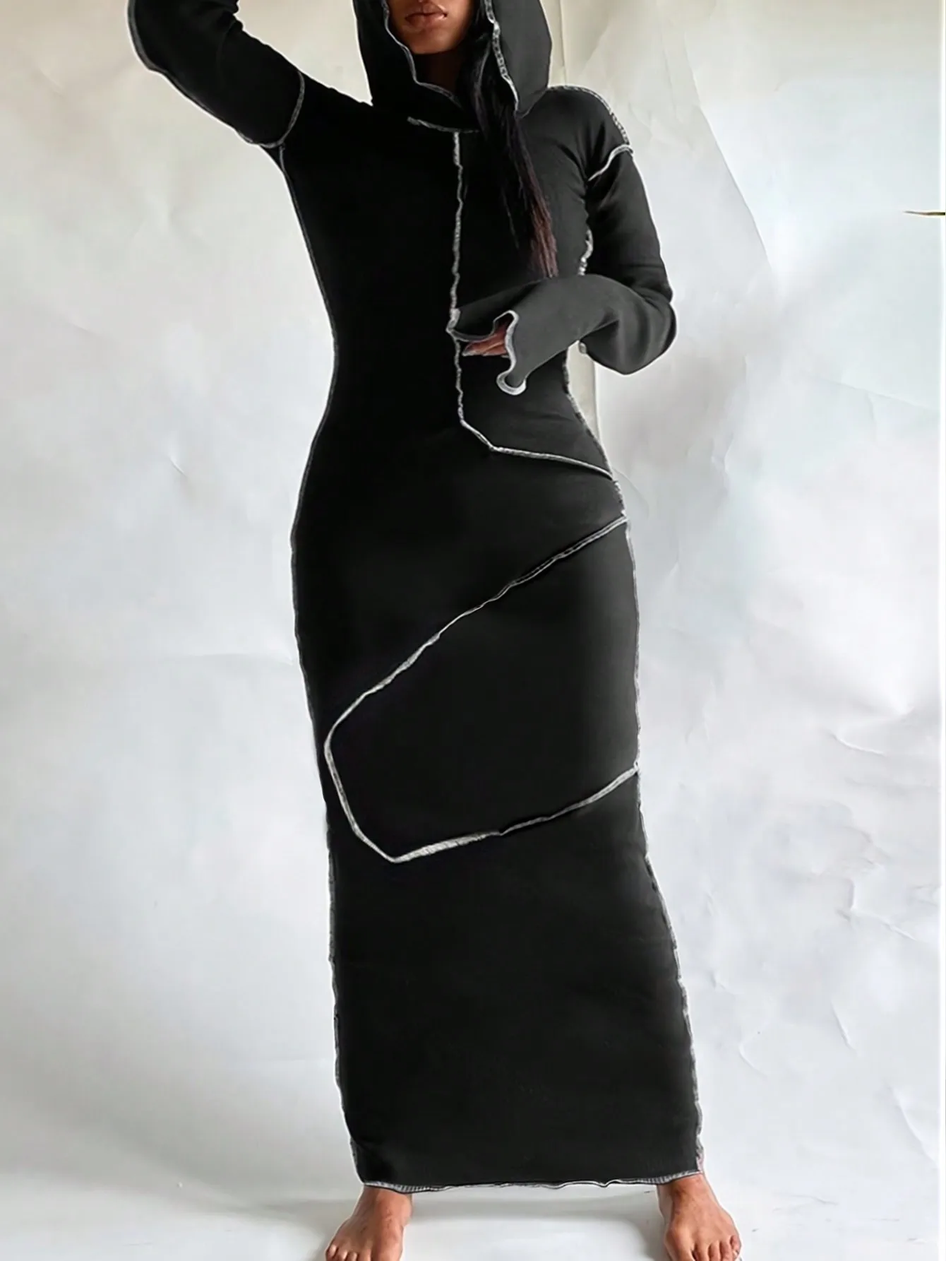 

Женское облегающее платье с длинными рукавами, капюшоном и контрастными швами