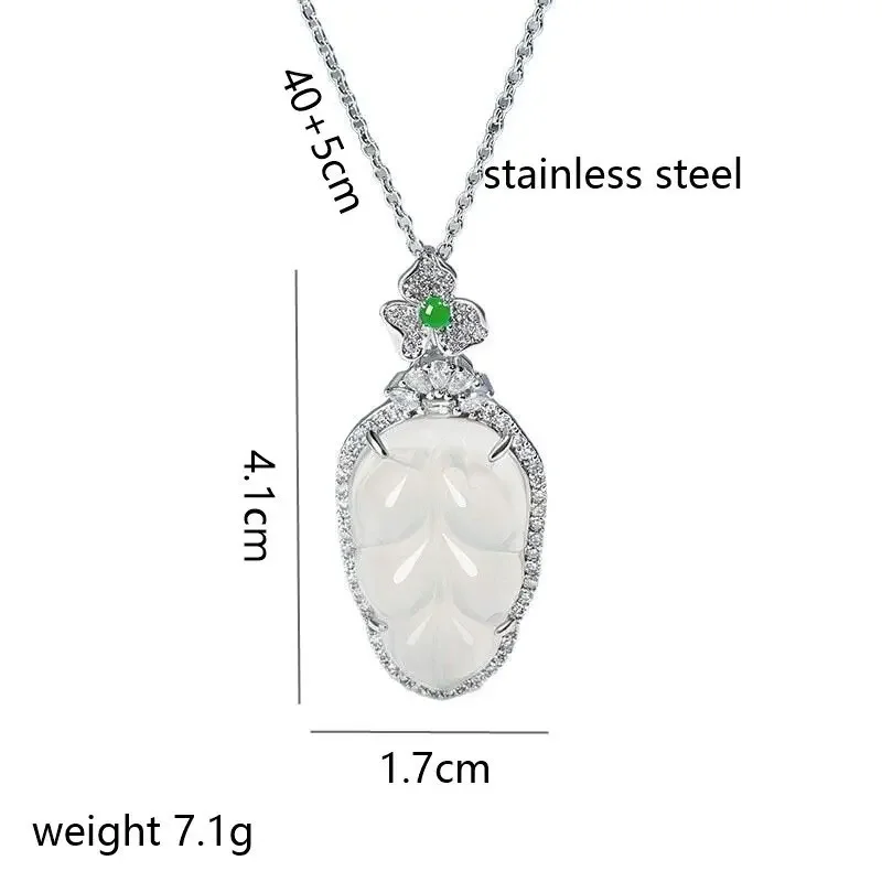 A Chinese-style lady's leaf necklace, revealing golden branches and jade leaves