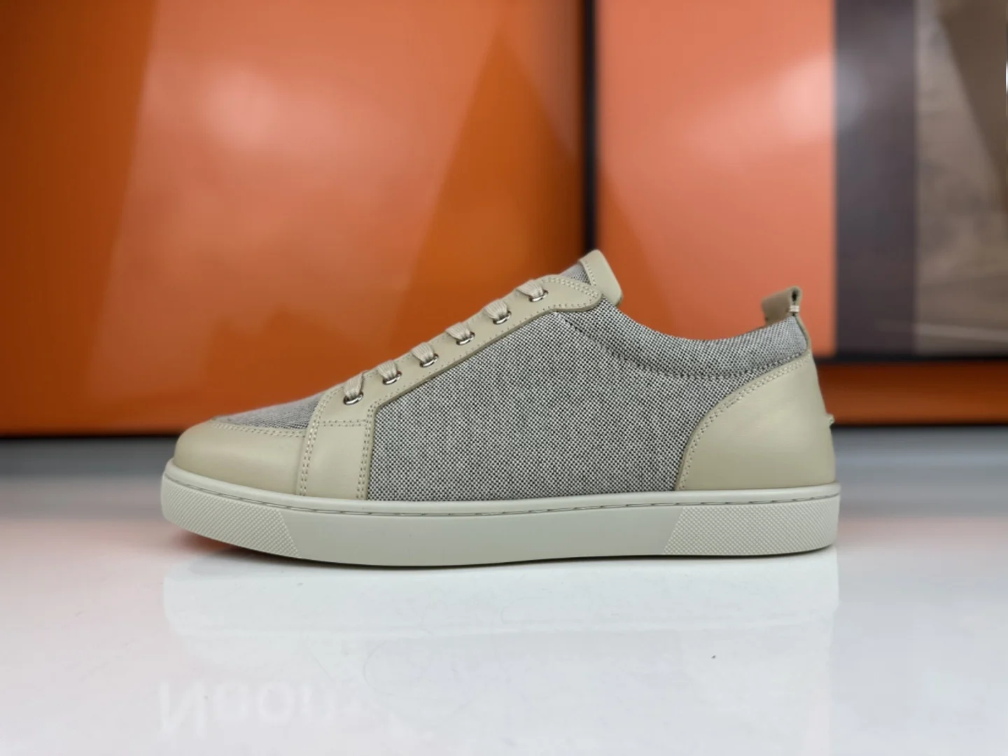 Luxury Men's Low Top Grey Net Beige Leather Sneakers Lace Up Rivet Loafers Red Bottom Skate Trainers Casual Walking Boat Shoes