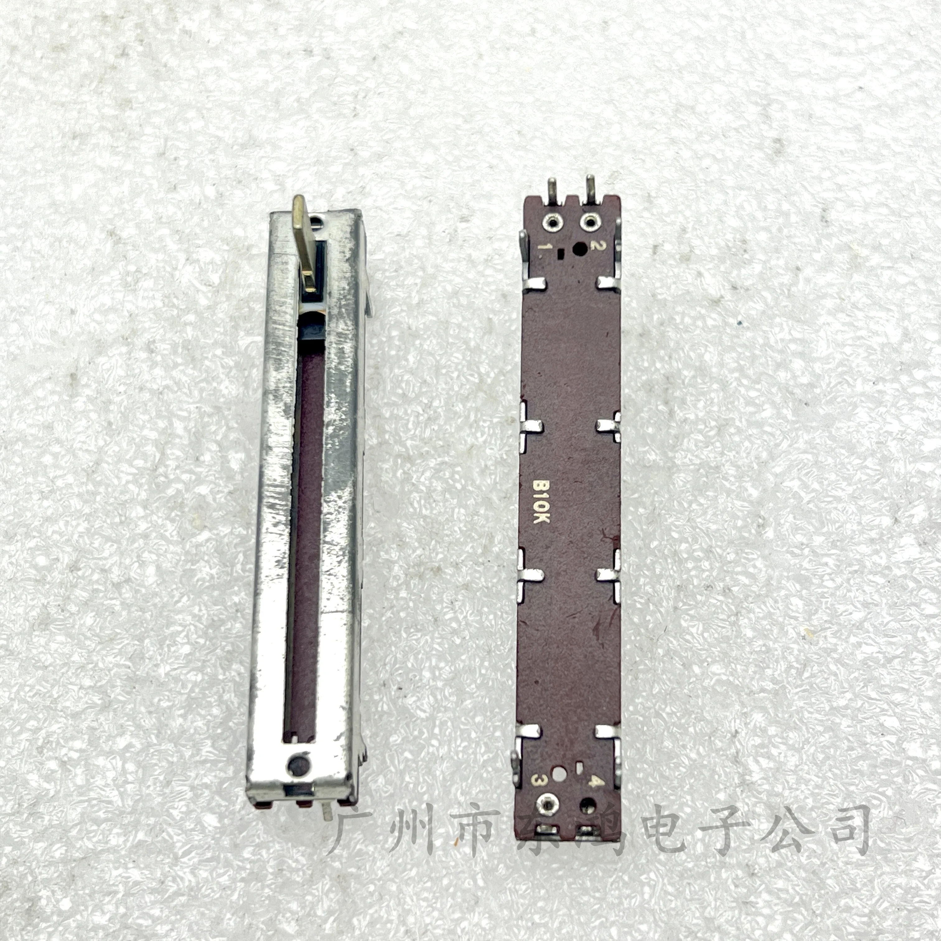 1 Buah Potensiometer Geser Lurus 60Mm 3-Pin B10K Panjang Poros 10MM