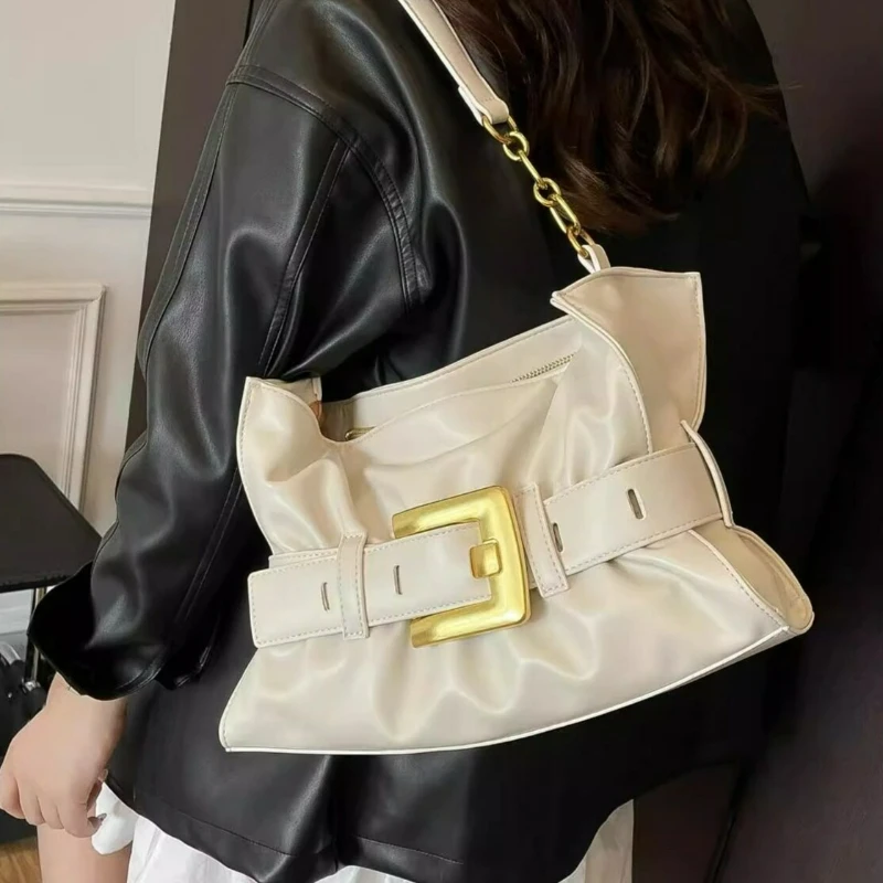 

A Fashionable and Luxurious Pleated Strap Closure Handbag,Suitable for Ladies' Various Occasions for Commuting As A Shoulder Bag